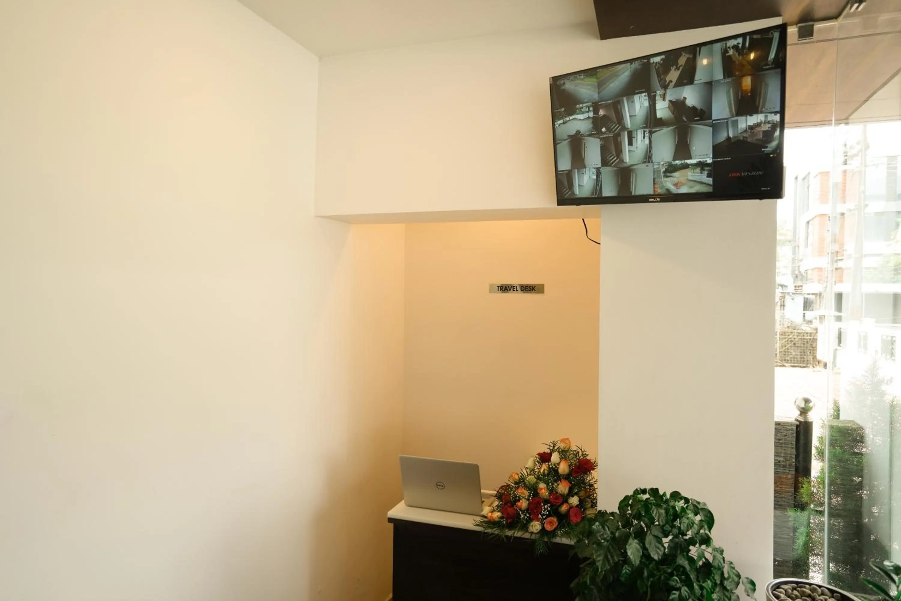 acessibility in Airport Avenue Plaza