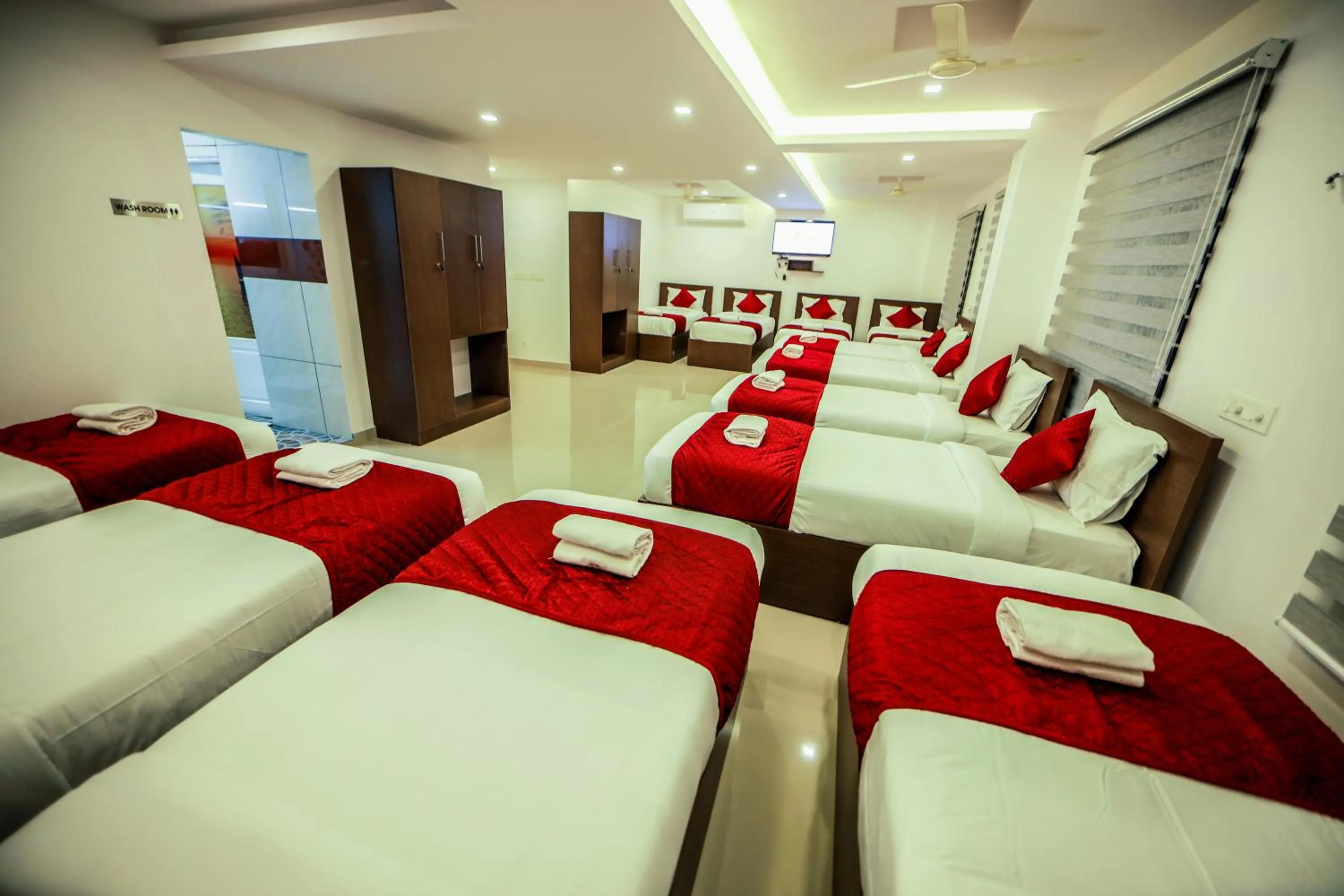 Photo of the whole room, Bed in Airport Avenue Plaza