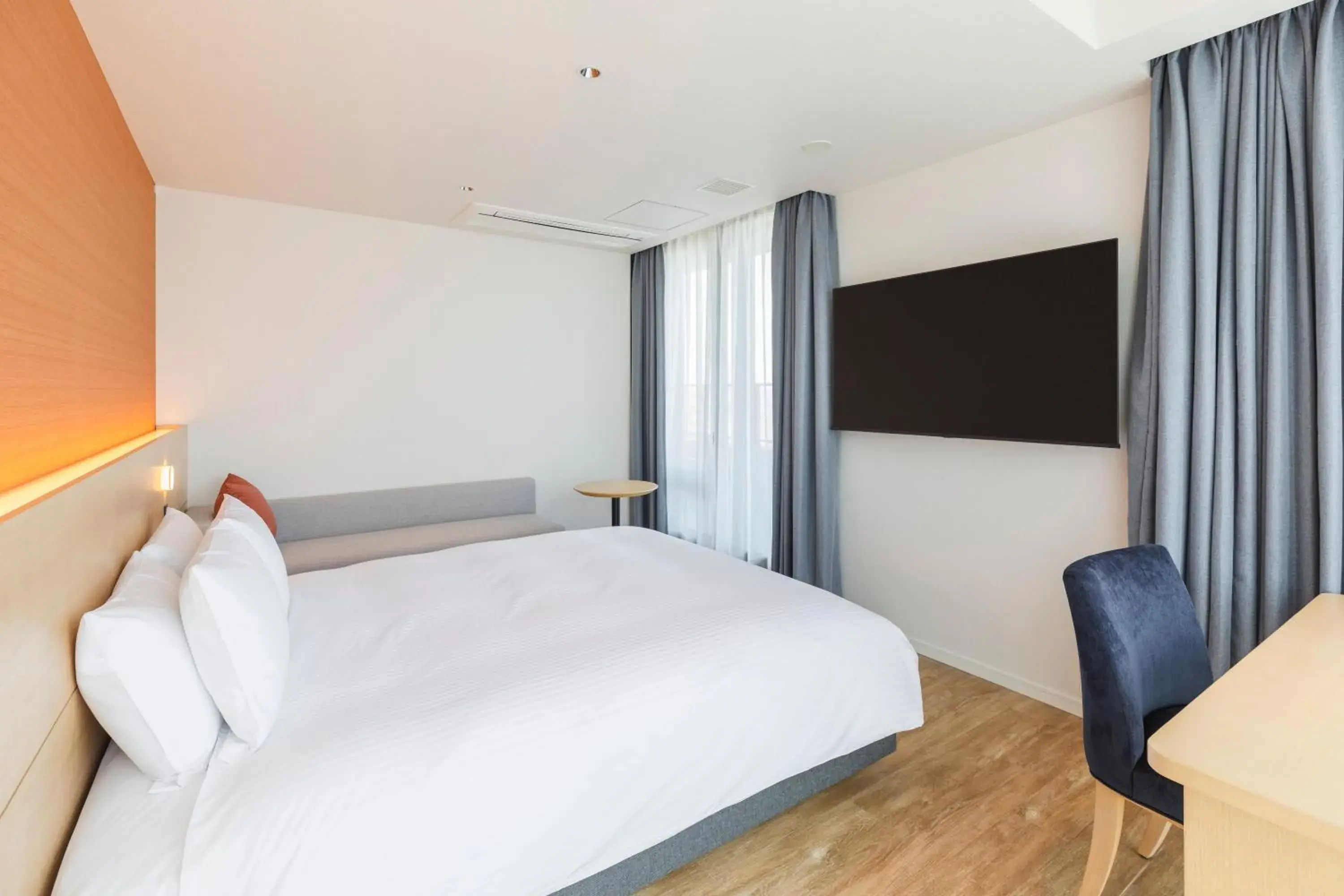 Residential Corner Double Room - single occupancy in Sotetsu Hotels The Splaisir Yokohama Residential Corner Double Room - single occupancy in Sotetsu Hotels The Splaisir Yokohama