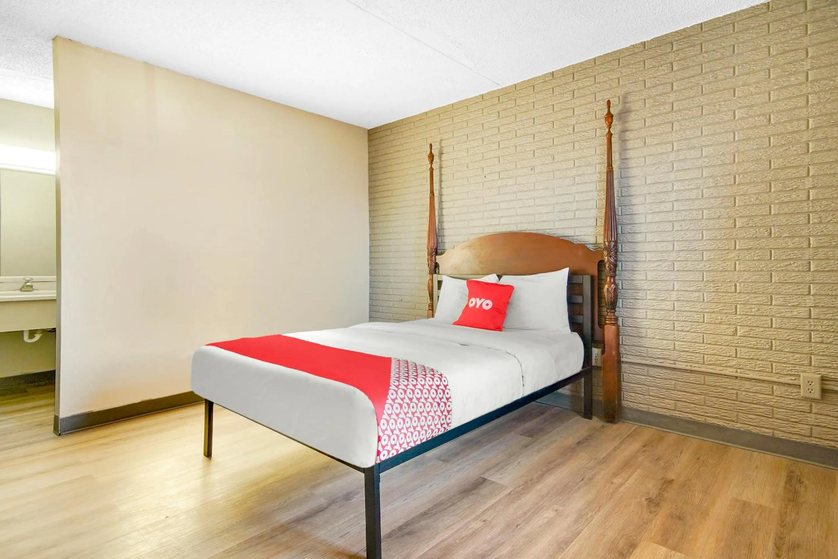 Bedroom in Hotel Petersburg VA I-95 & E Washington St