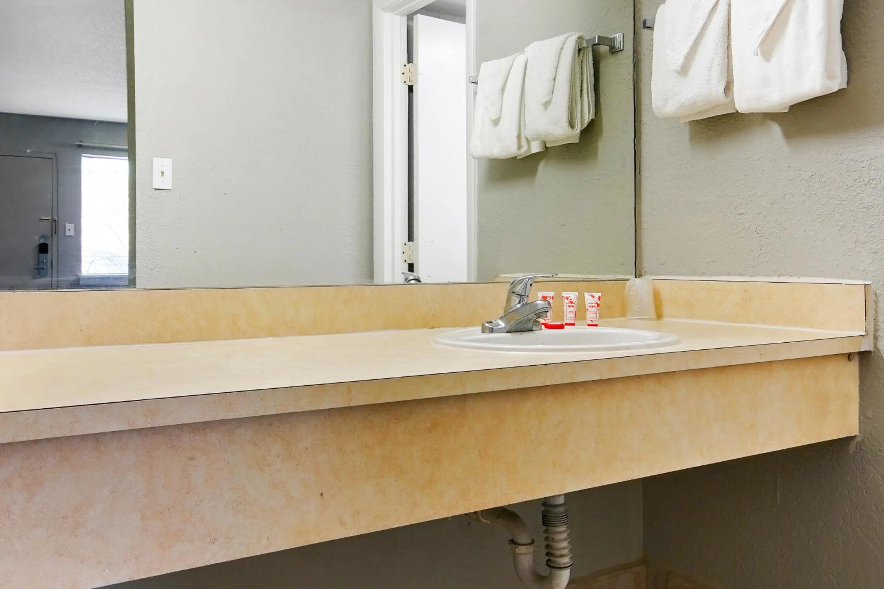 Bathroom in Hotel Petersburg VA I-95 & E Washington St