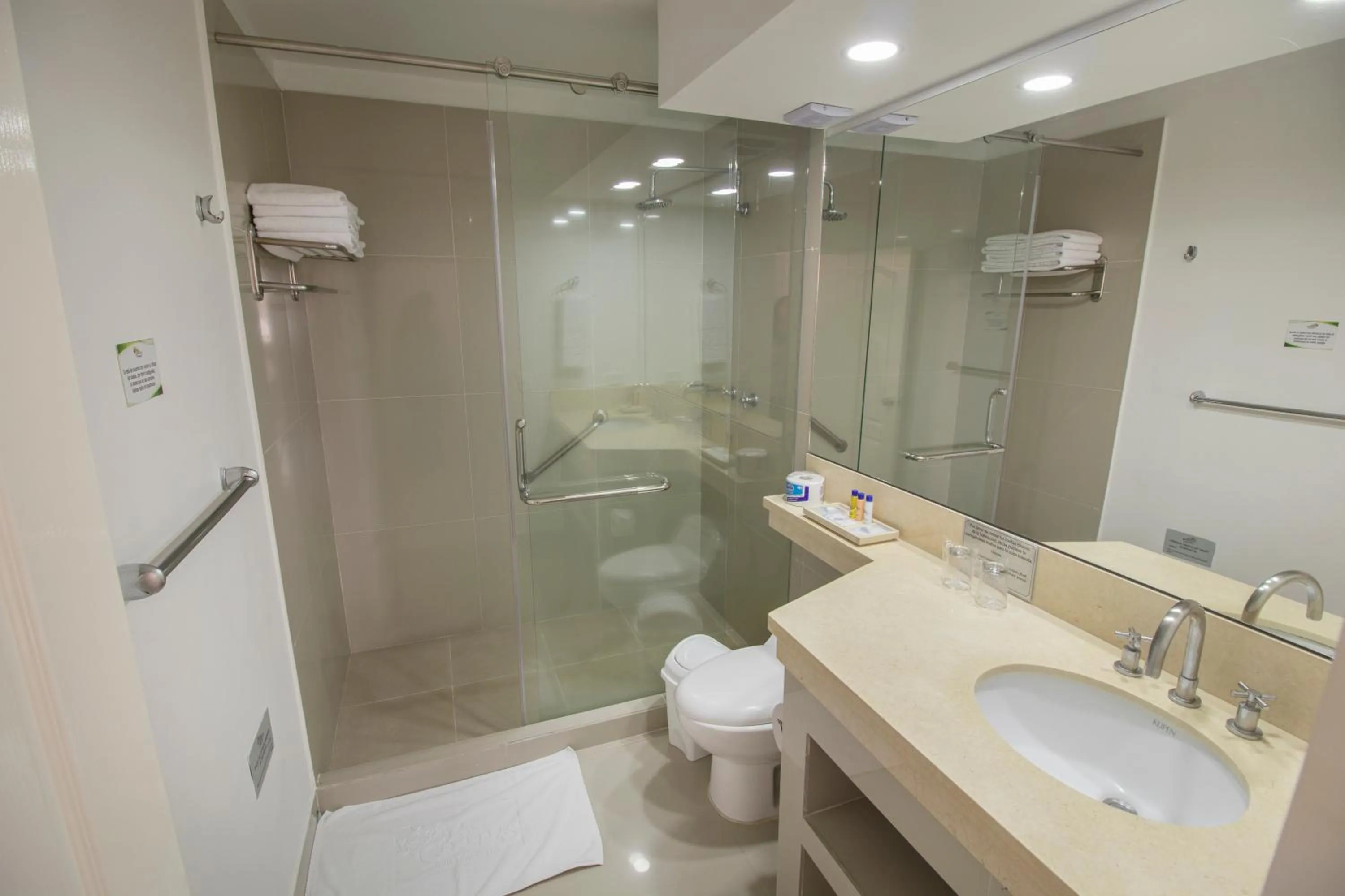 Shower in Hotel Campestre las Camelias