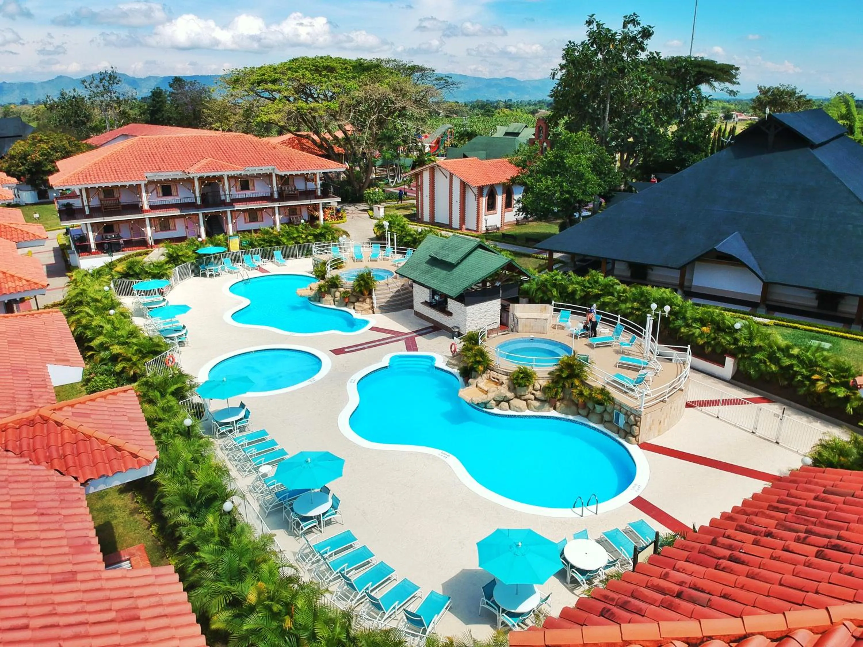 Swimming pool in Hotel Campestre las Camelias