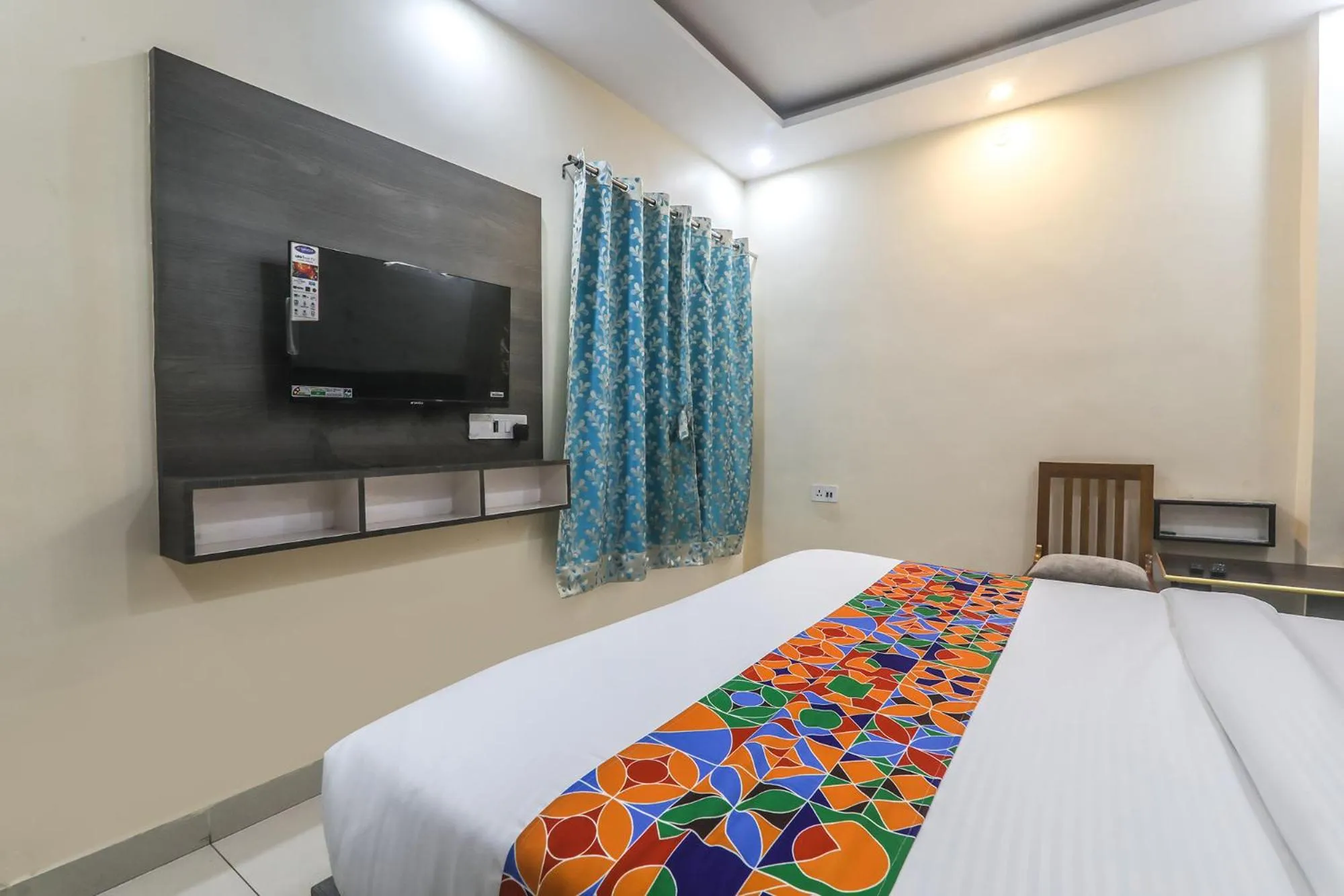 Bed in FabHotel LS Grand - Banaras Railway Station