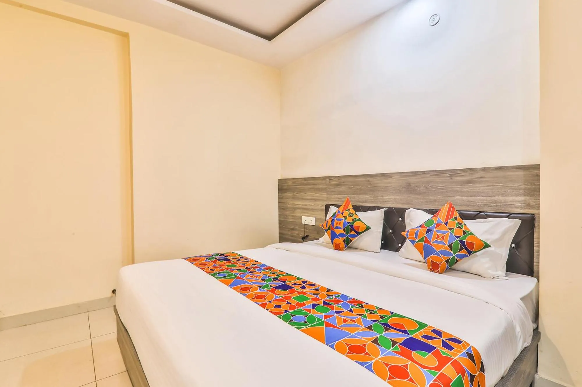 Bed in FabHotel LS Grand - Banaras Railway Station