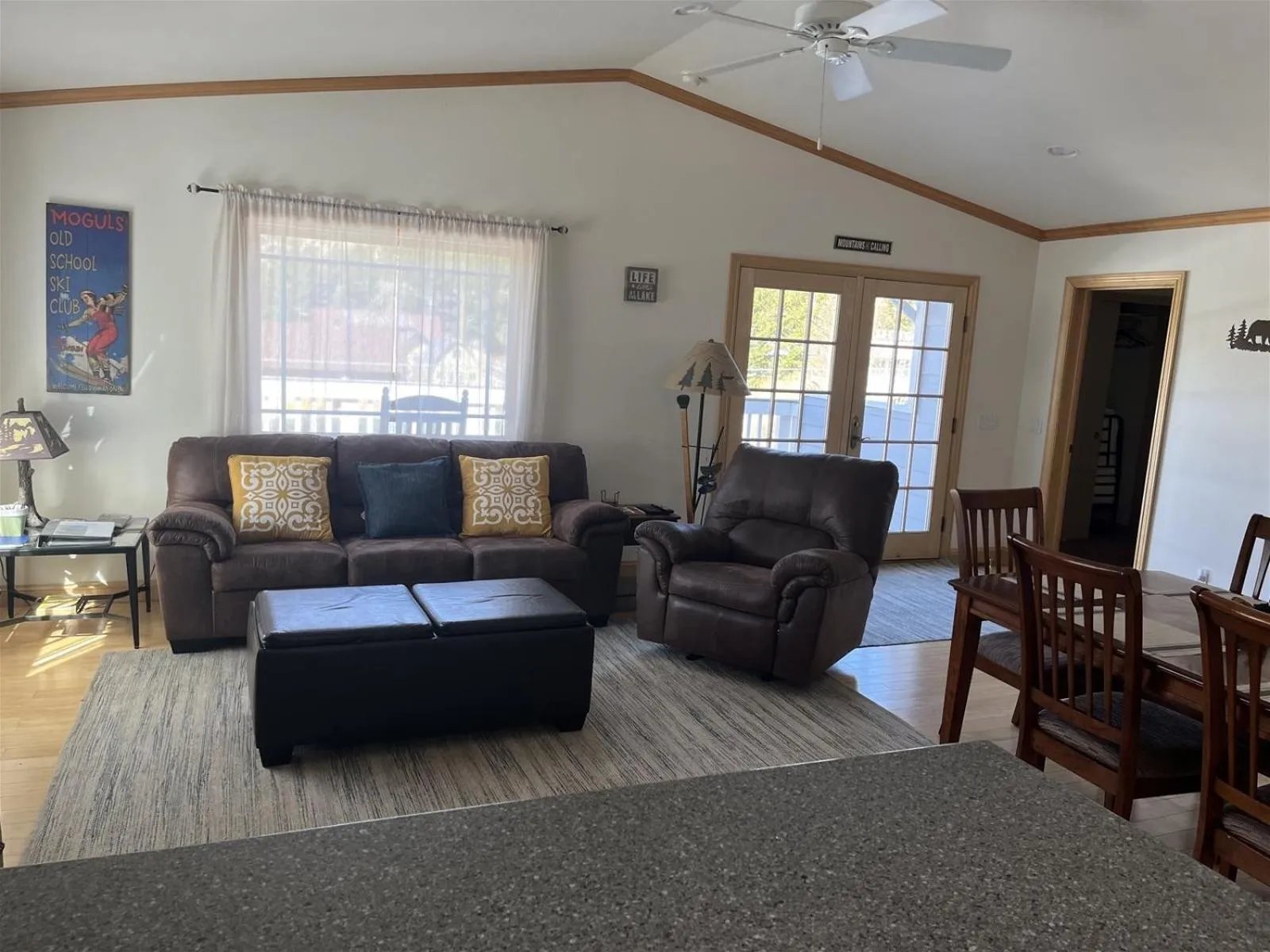 Living room in Rr-johnson Suite