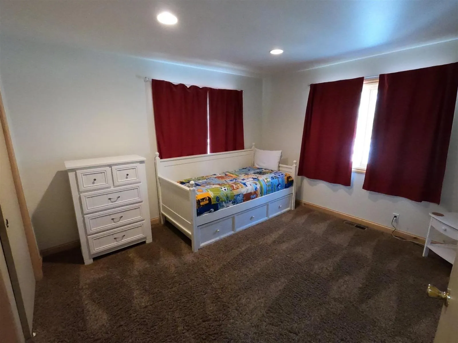 Property building, Bed in Rr-johnson Suite