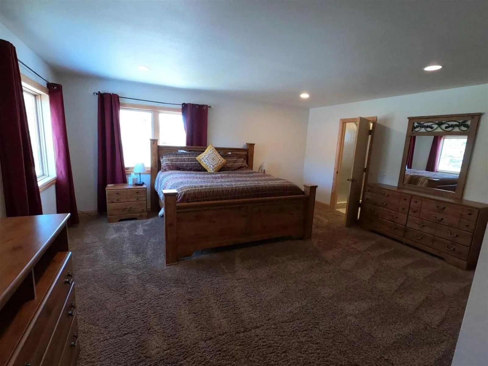 Property building, Bed in Rr-johnson Suite