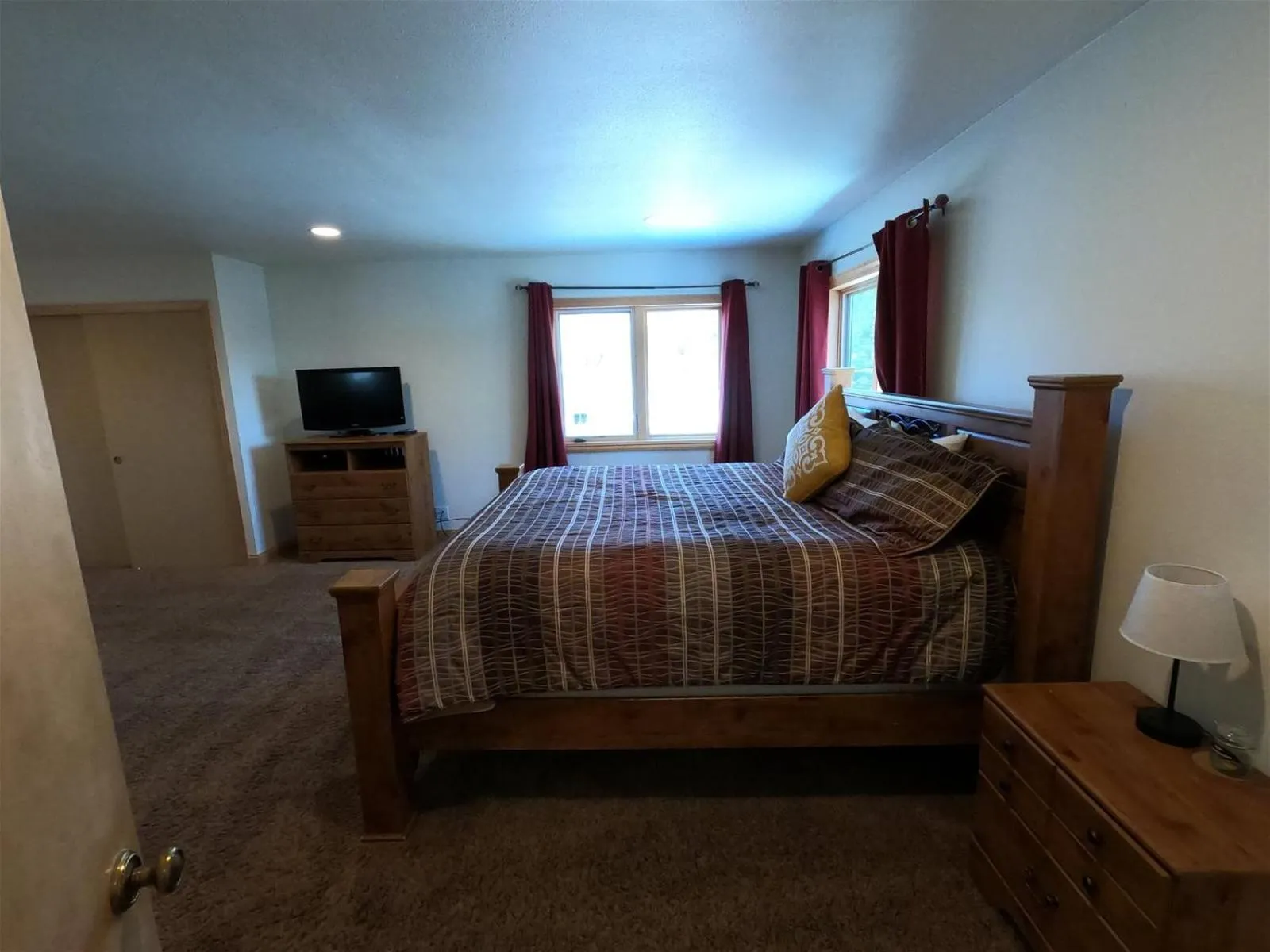 Property building, Bed in Rr-johnson Suite