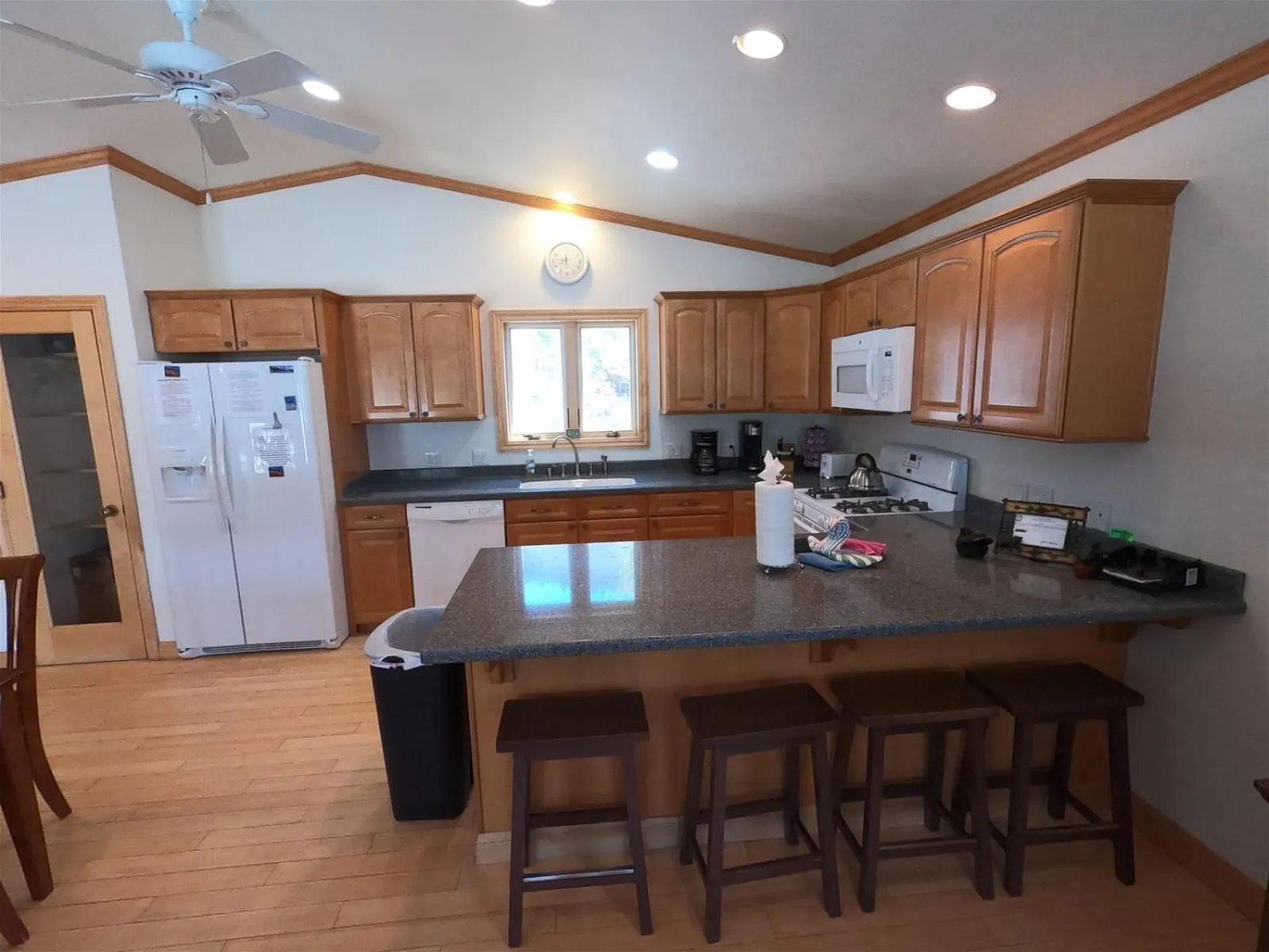 Kitchen or kitchenette in Rr-johnson Suite