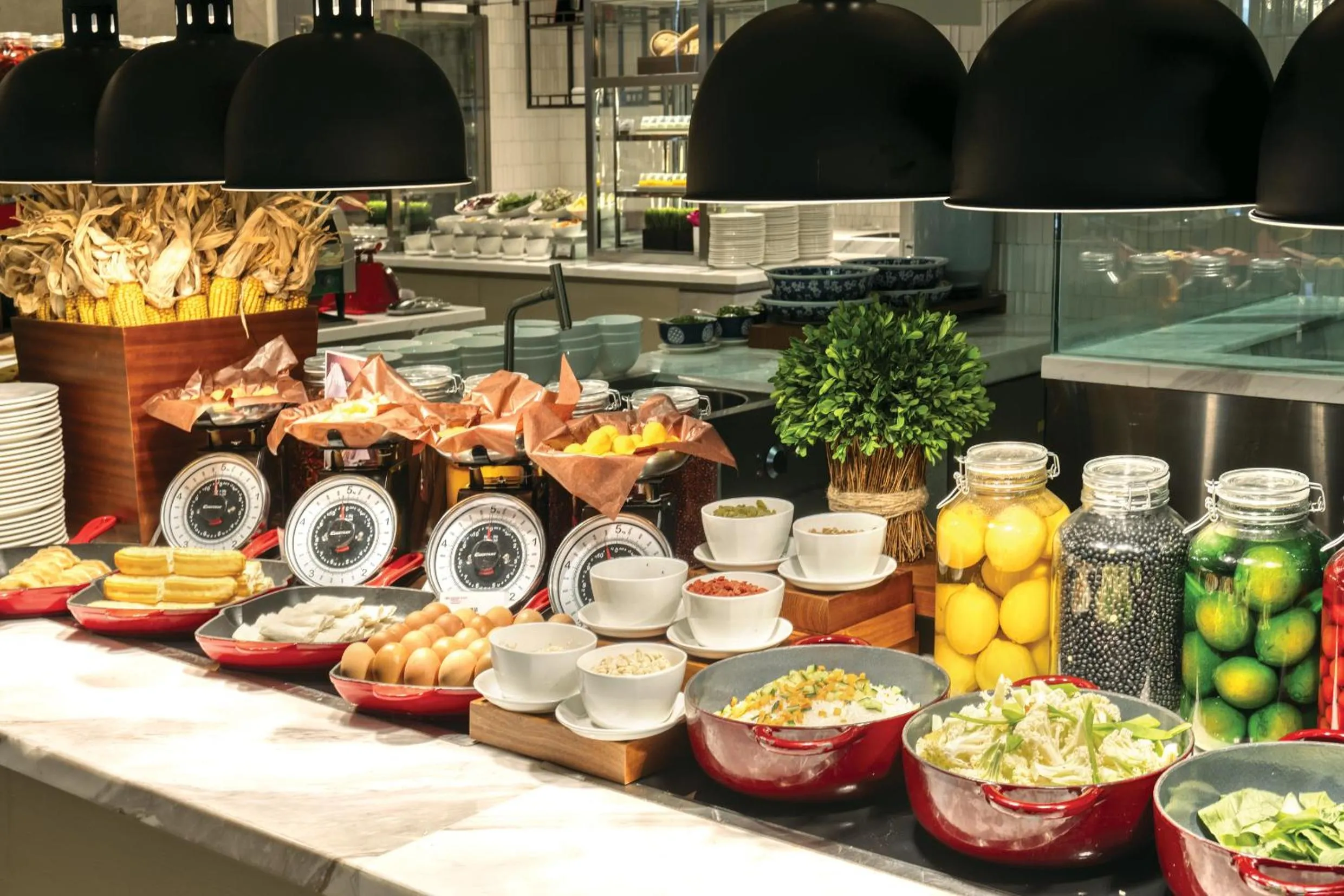 Restaurant/places to eat in Crowne Plaza Lanzhou New Area by IHG