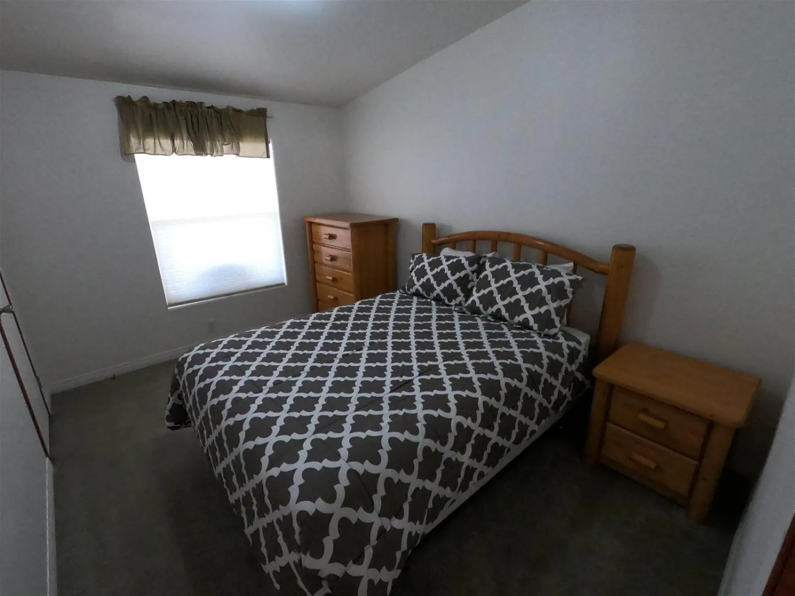 Bedroom, Bed in Rr-kenton Hs