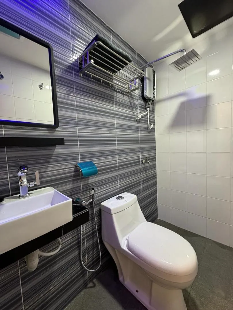 Shower in HOTEL HOMESTAY MACHANG D Sega