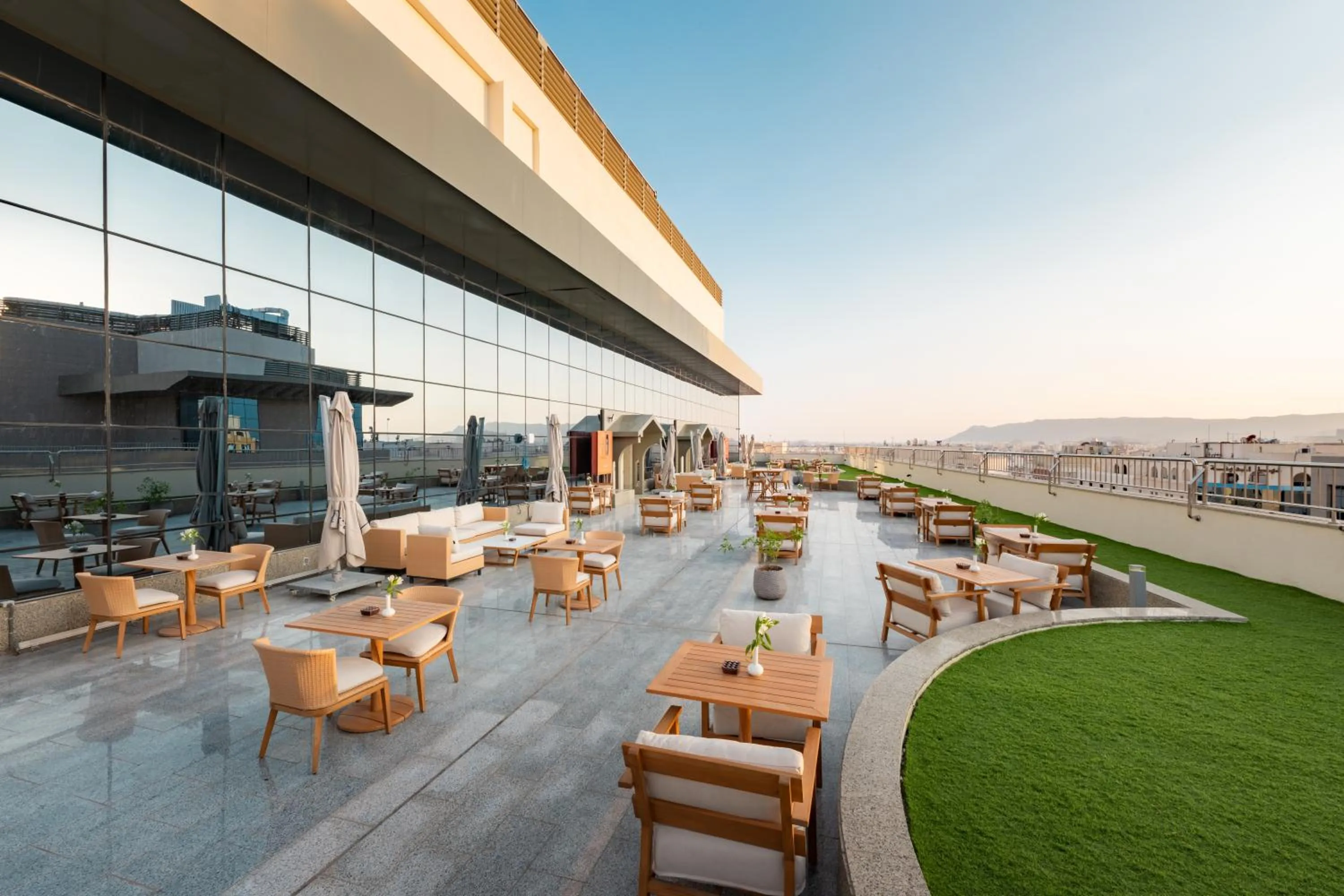 Restaurant/places to eat in Rotana Al Manakha Madinah