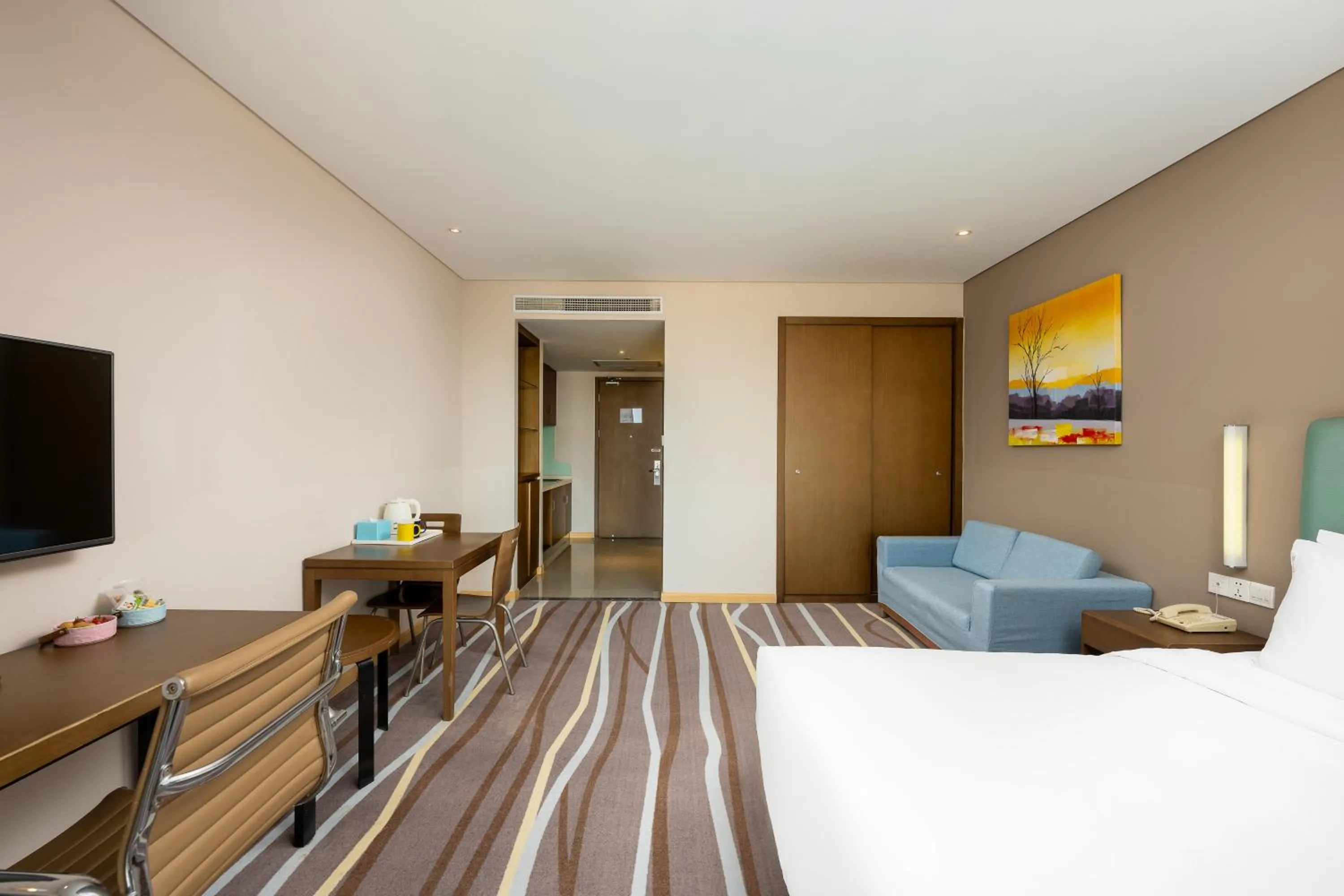 Bedroom, Bed in Holiday Inn Express Hangzhou Huanglong