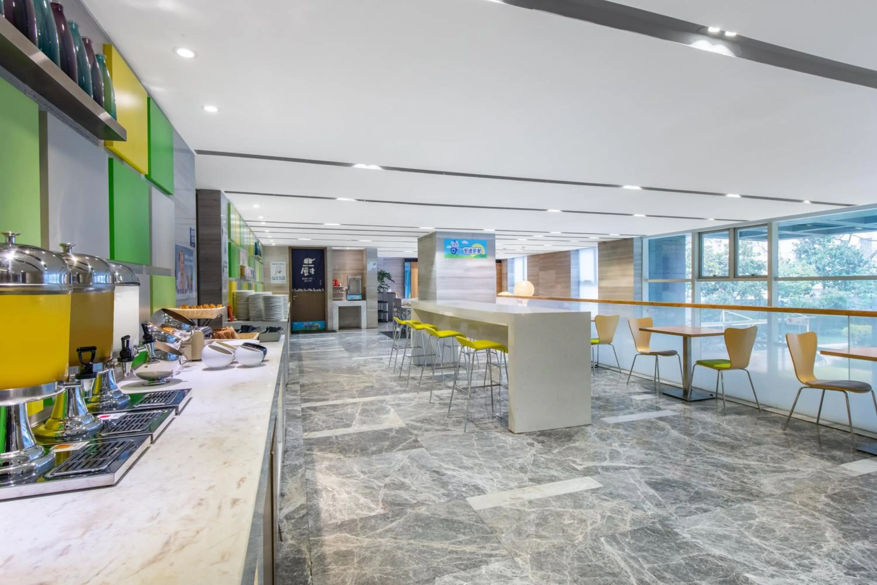 Breakfast in Holiday Inn Express Hangzhou Huanglong