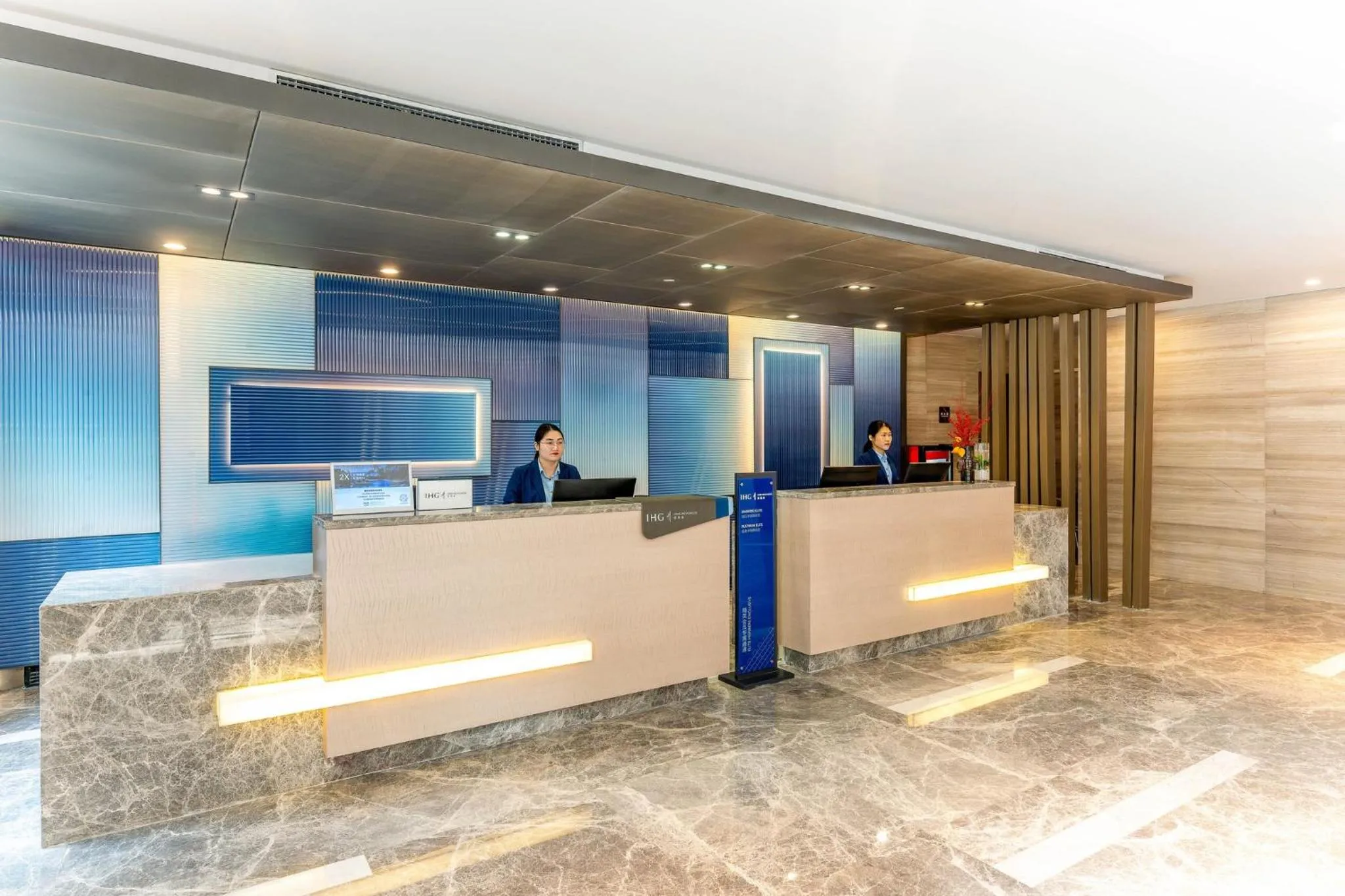 Property building in Holiday Inn Express Hangzhou Huanglong
