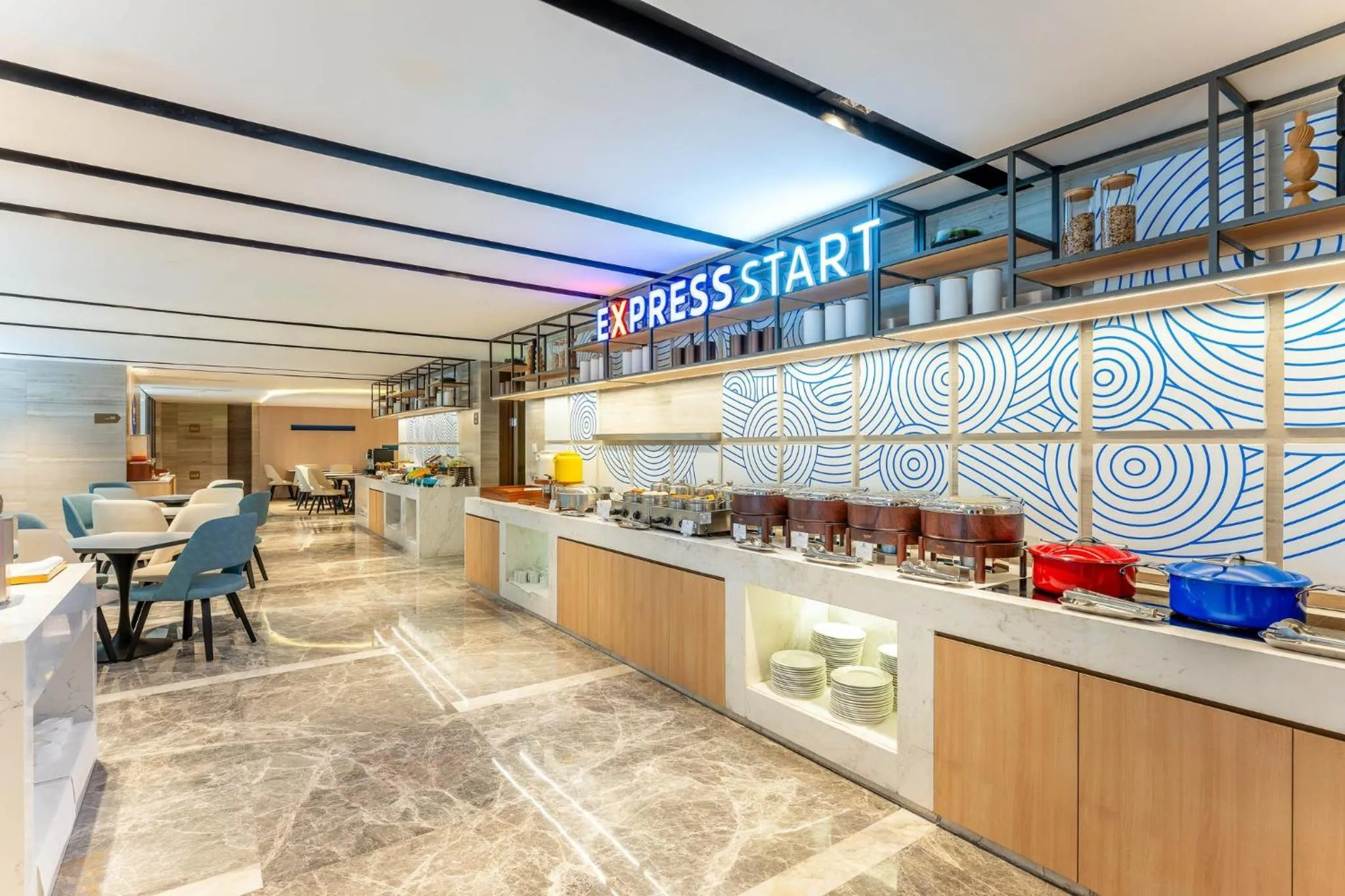 Restaurant/places to eat in Holiday Inn Express Hangzhou Huanglong