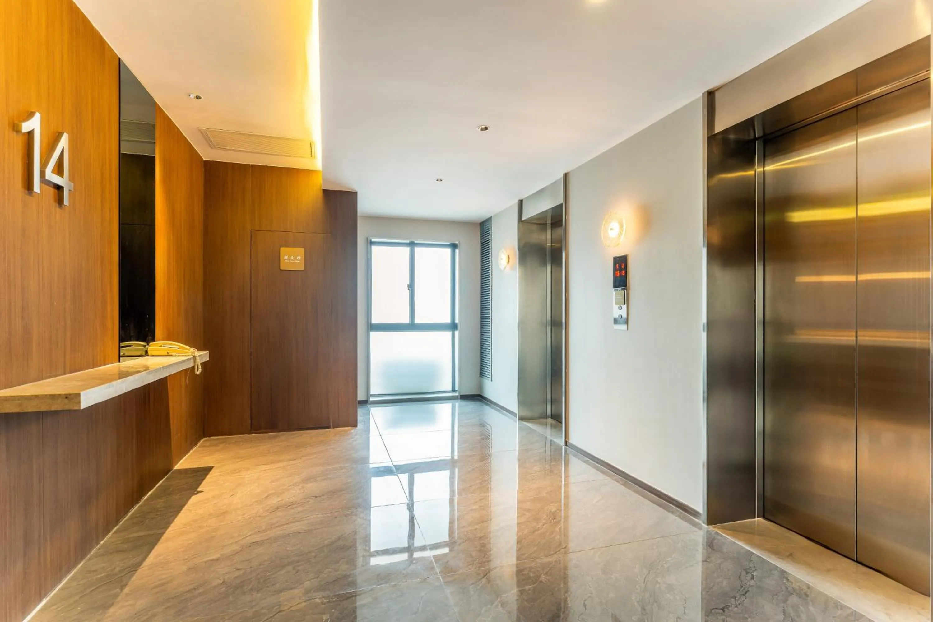 elevator in Holiday Inn Express Hangzhou Huanglong