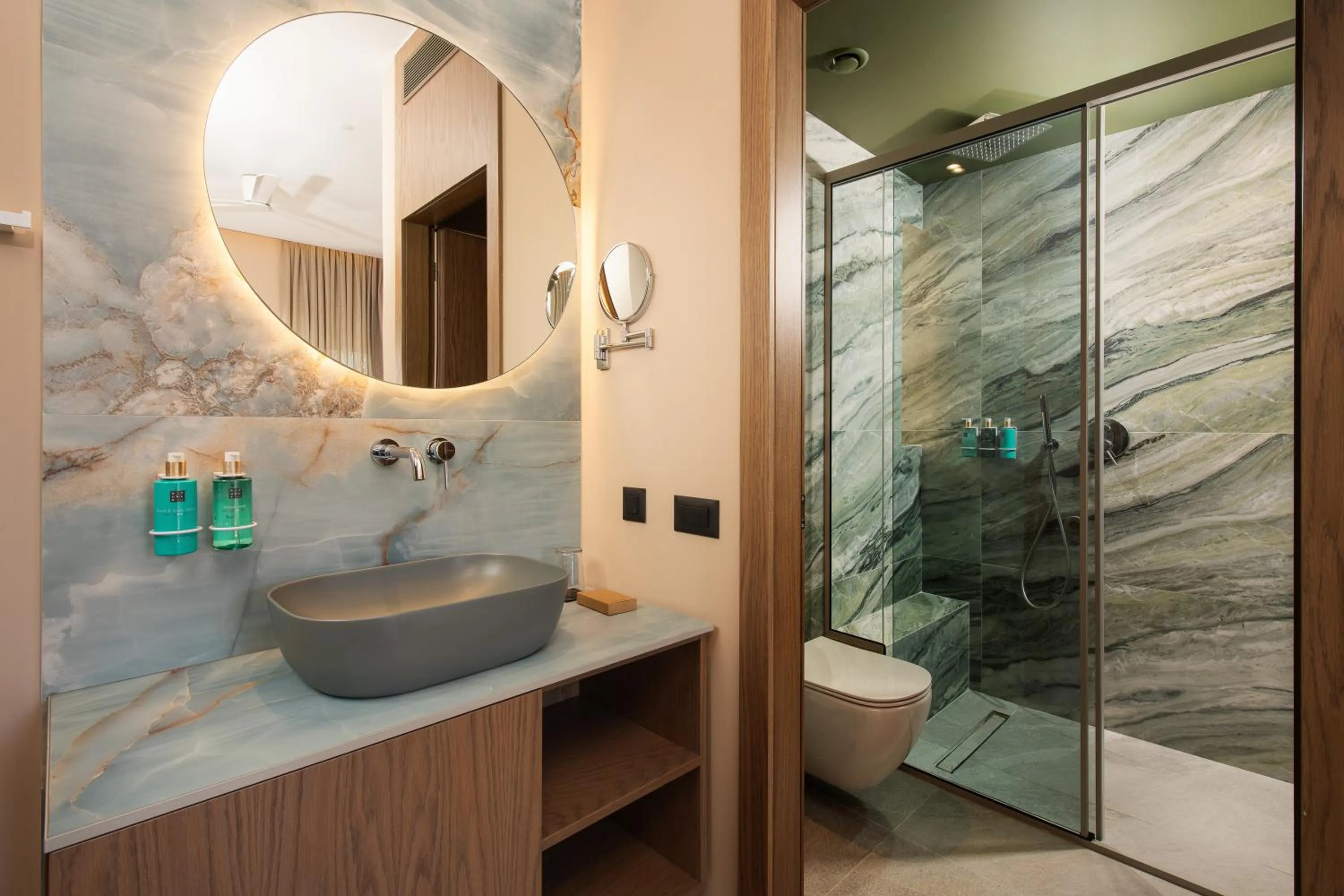 Shower in Cosmeen Lifestyle Boutique Stay