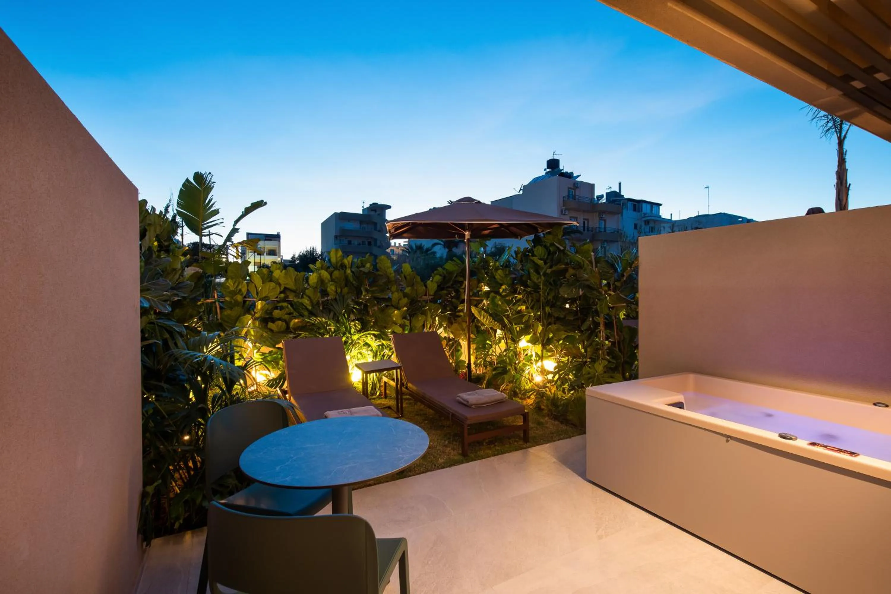 Hot Tub in Cosmeen Lifestyle Boutique Stay