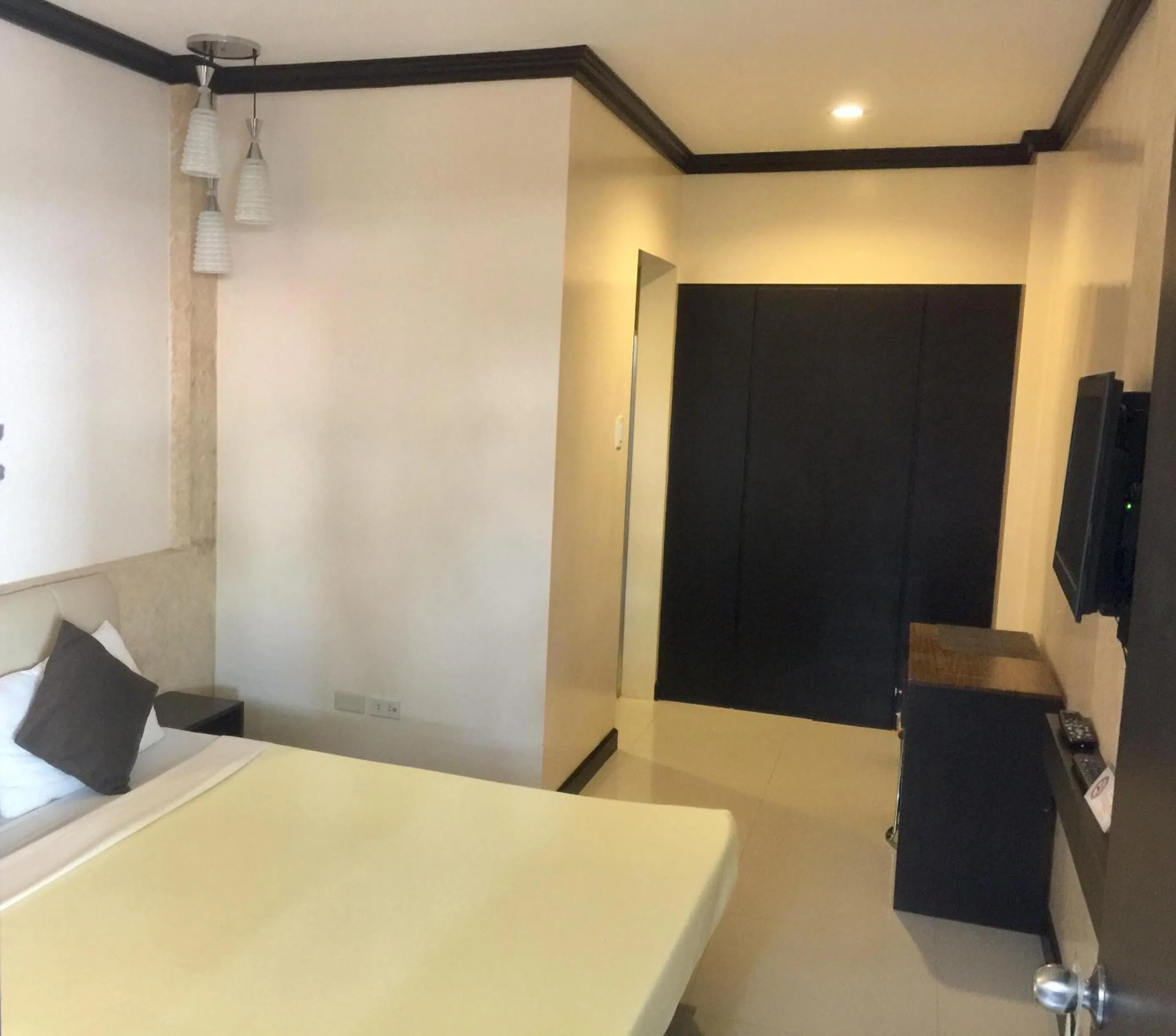 Bed in Pacific Palm Suites Davao powered by Cocotel