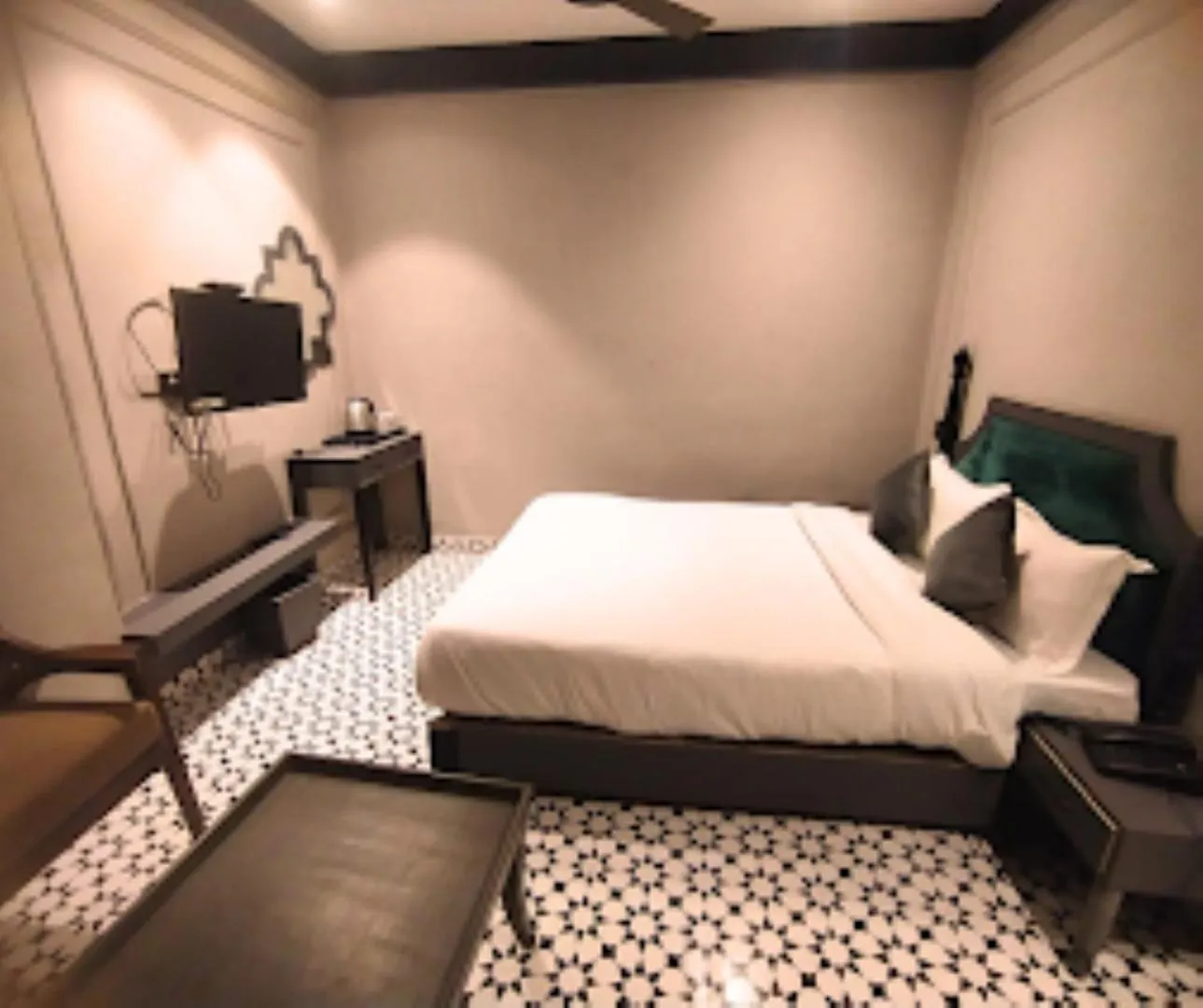 Bed in Hotel The Palassio , Kanpur