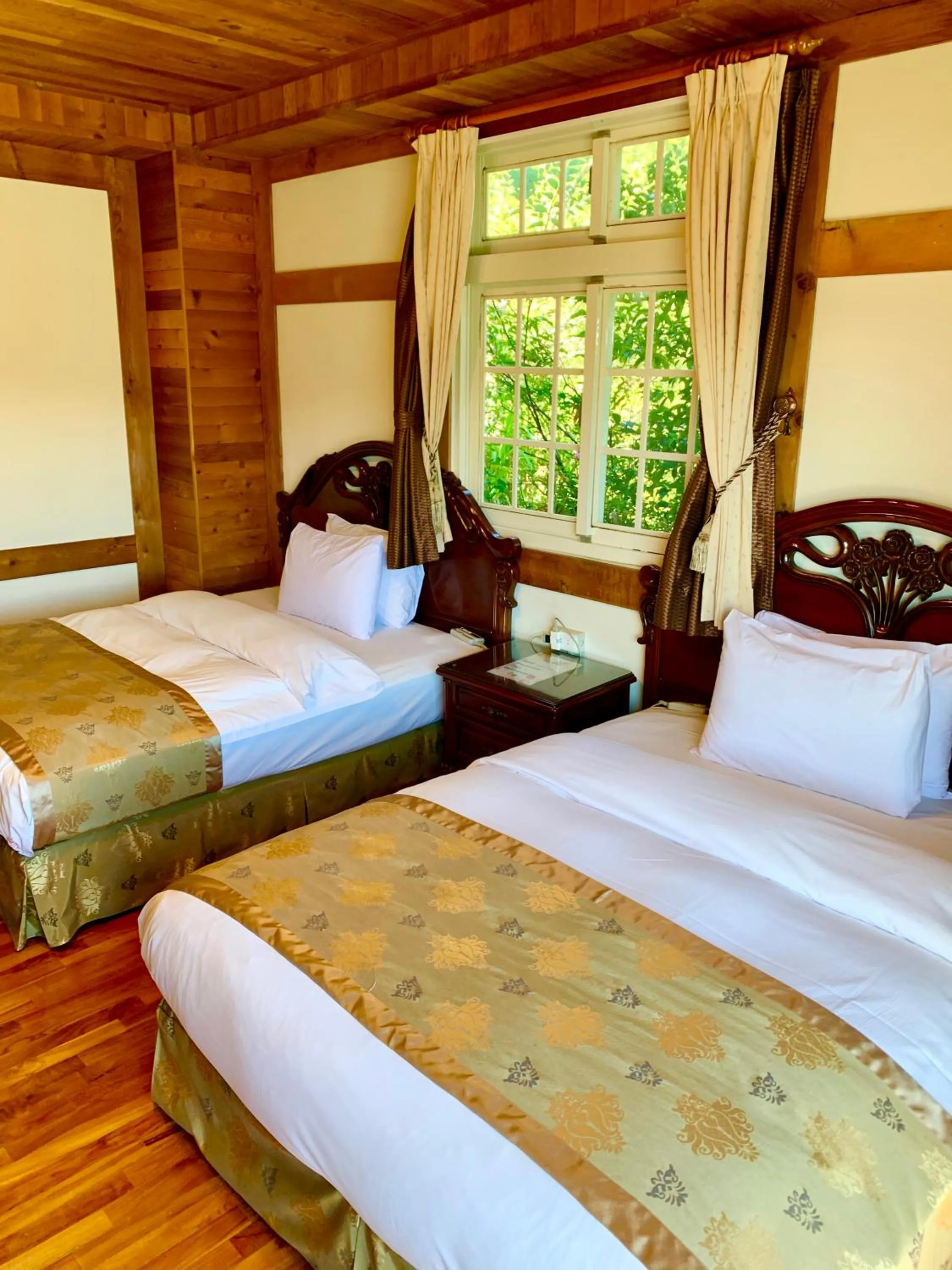 Bed in The Cotswolds Villa