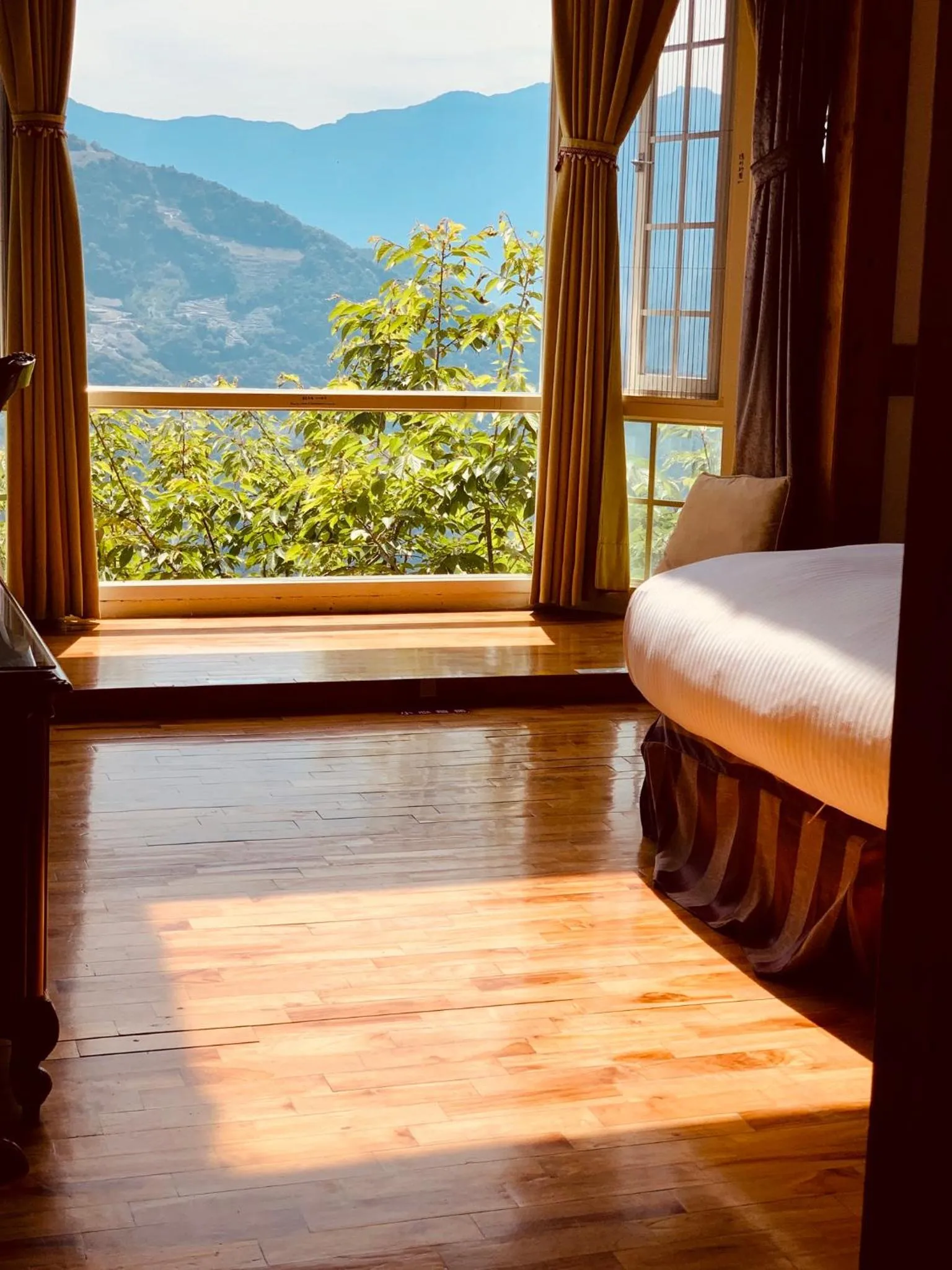 Bed in The Cotswolds Villa