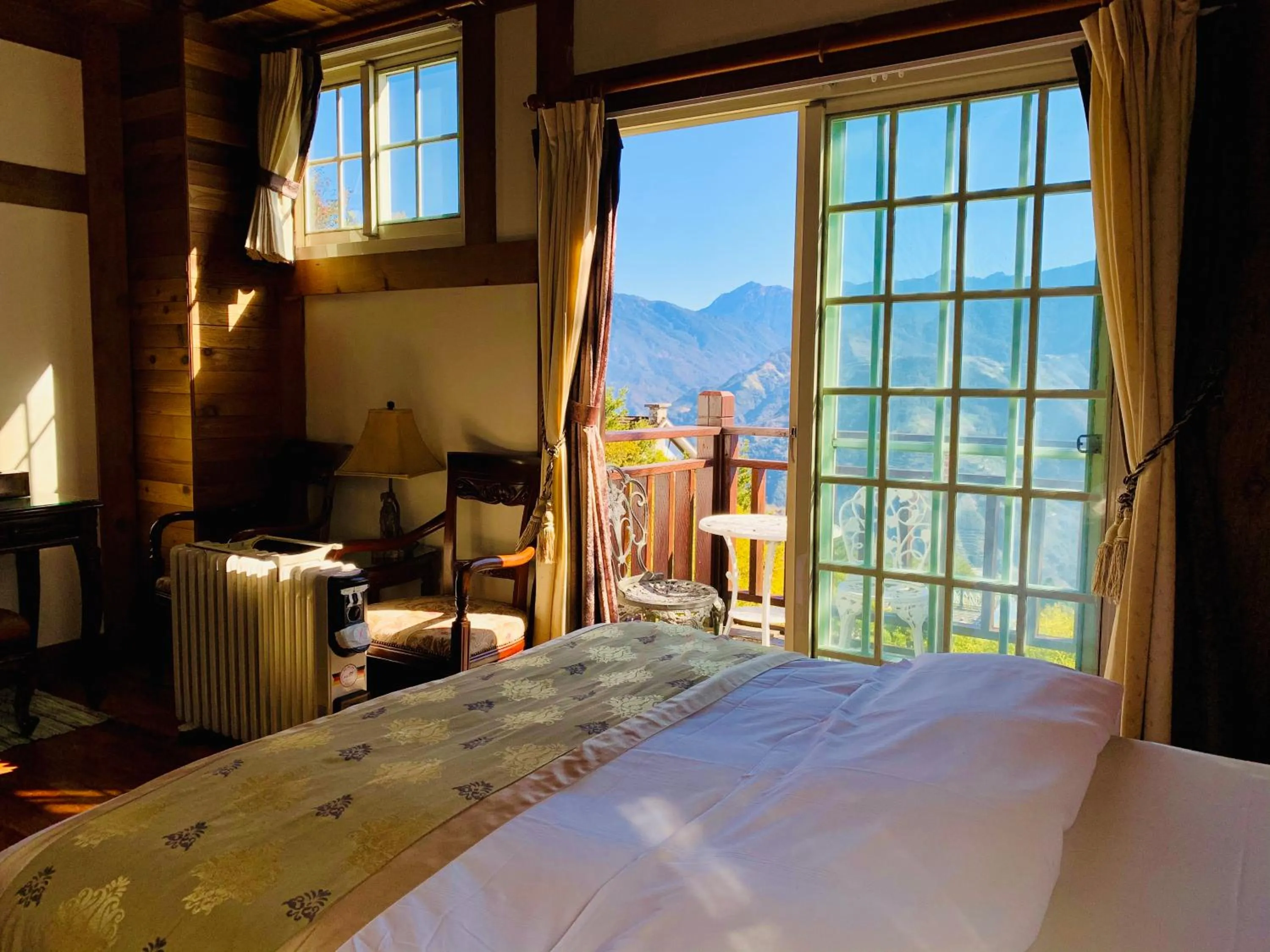 Bed in The Cotswolds Villa