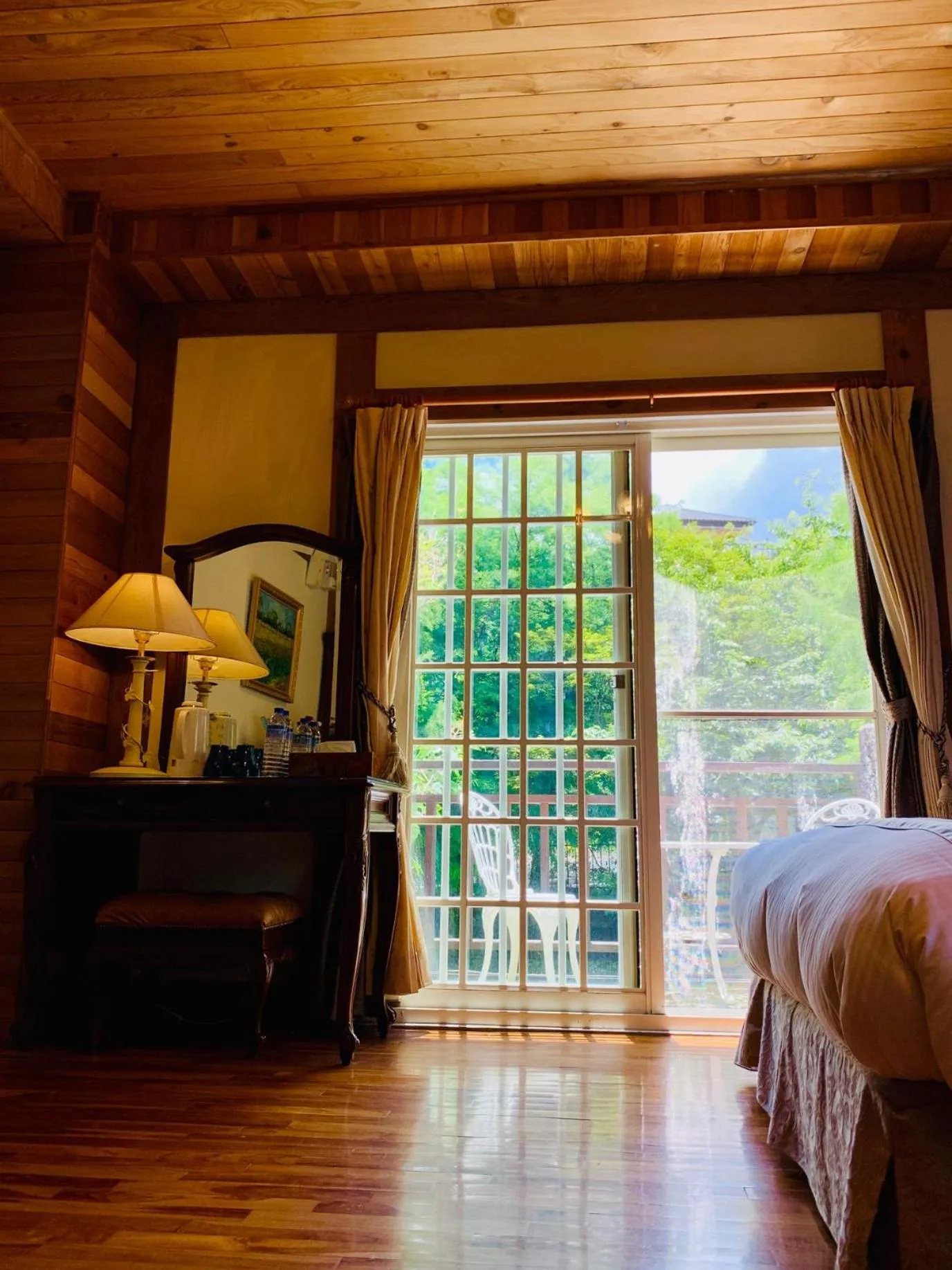 Photo of the whole room, Bed in The Cotswolds Villa