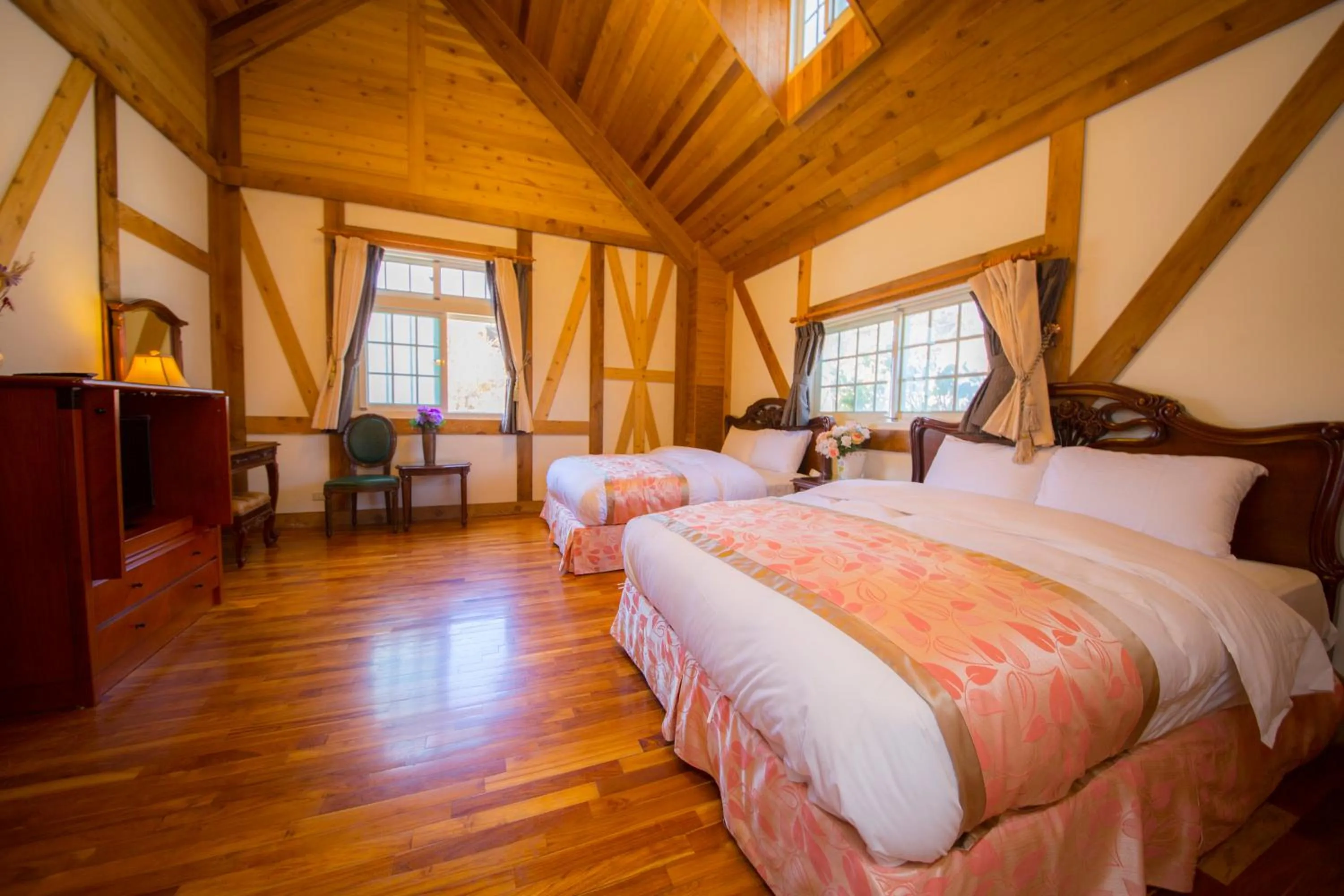 Photo of the whole room, Bed in The Cotswolds Villa