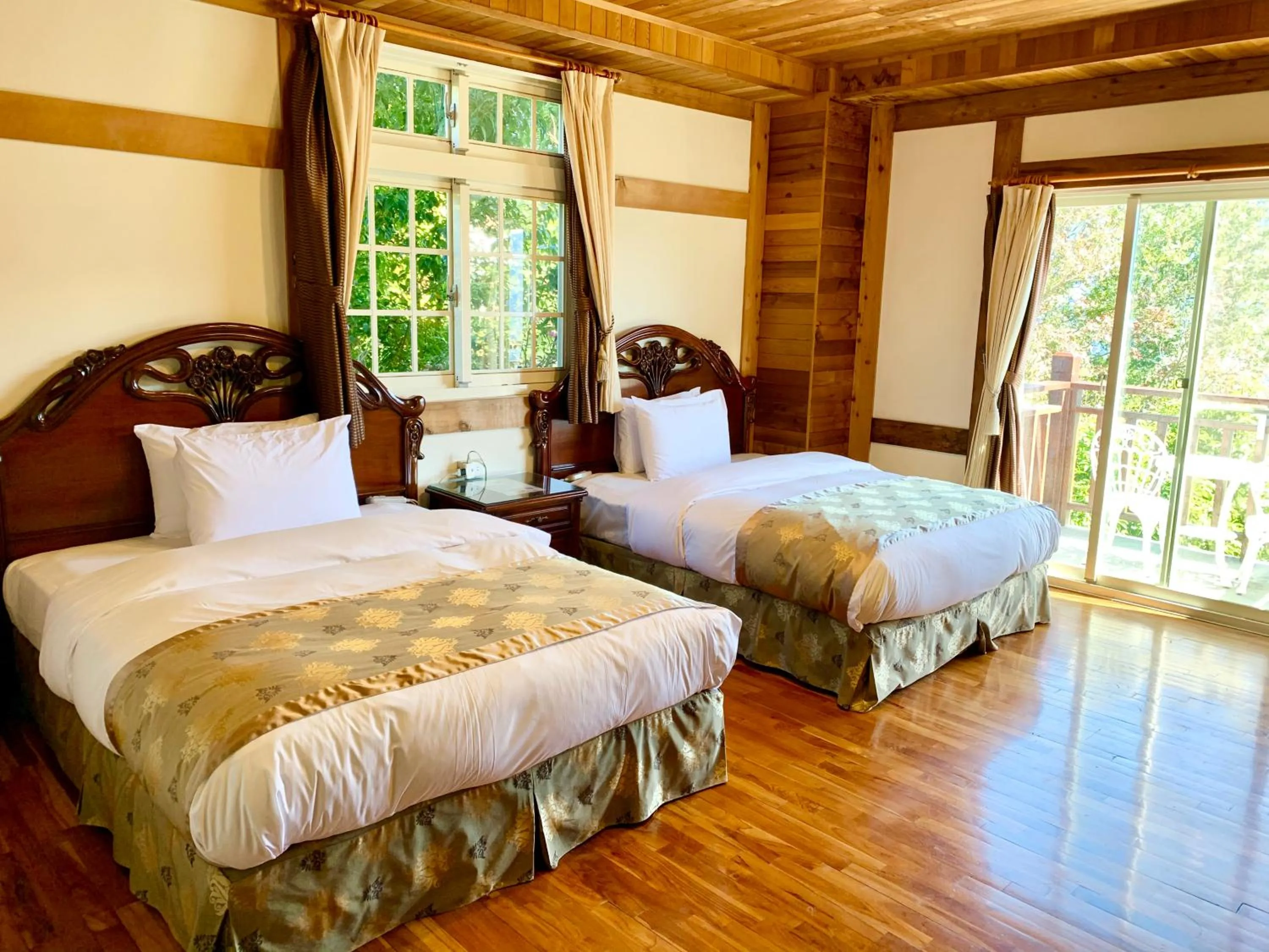 Bed in The Cotswolds Villa