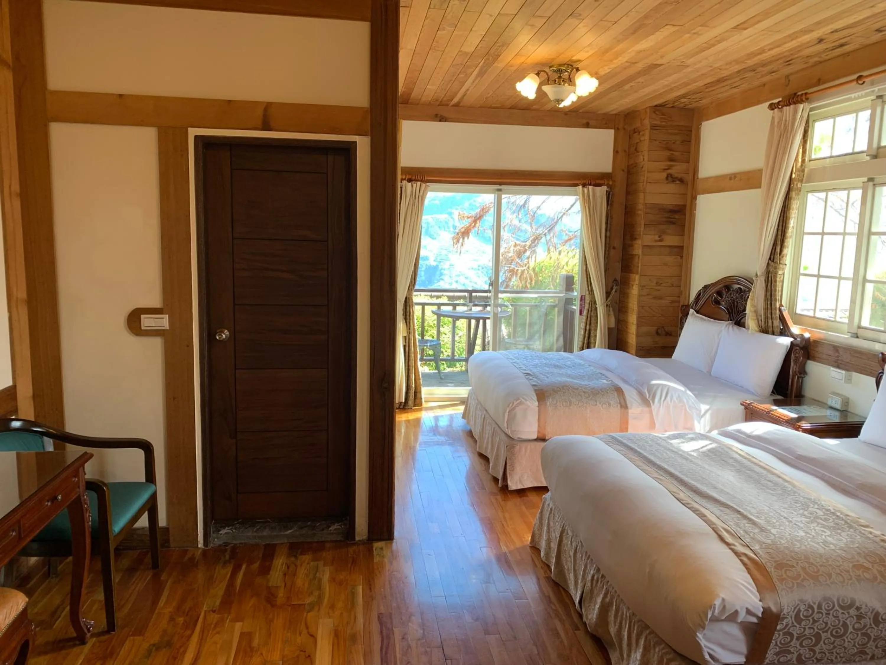 Bed in The Cotswolds Villa