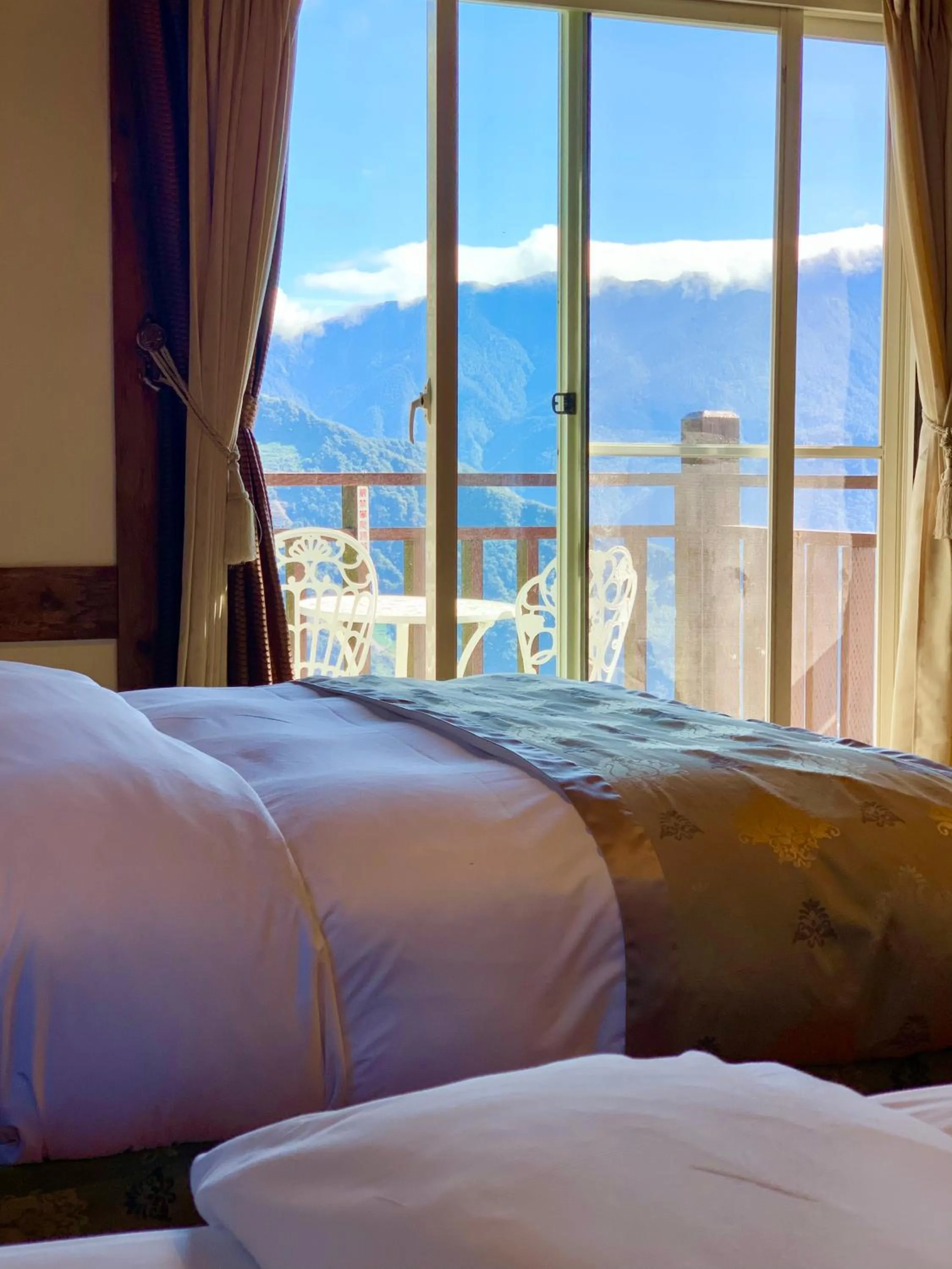 Bed in The Cotswolds Villa