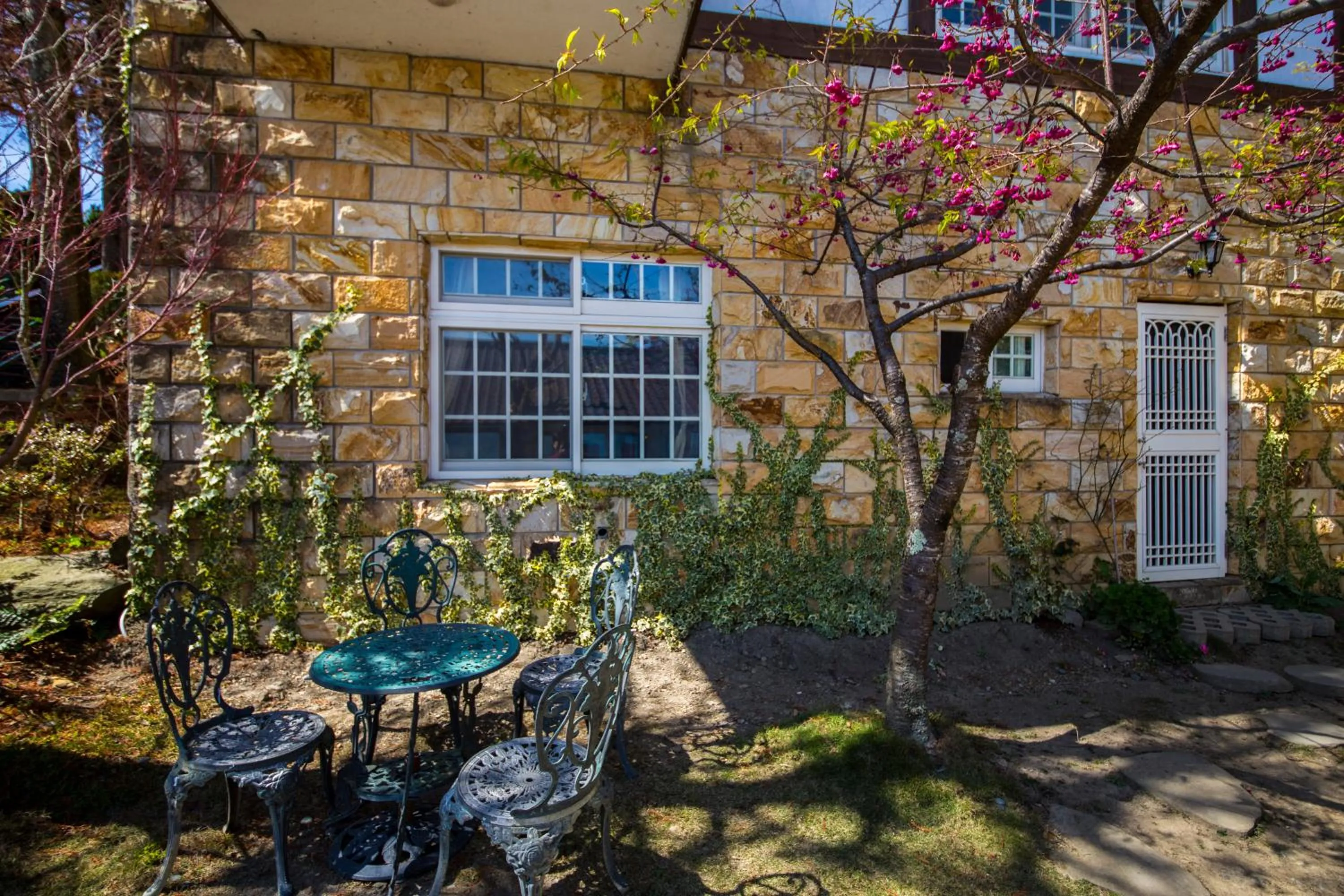 Garden in The Cotswolds Villa