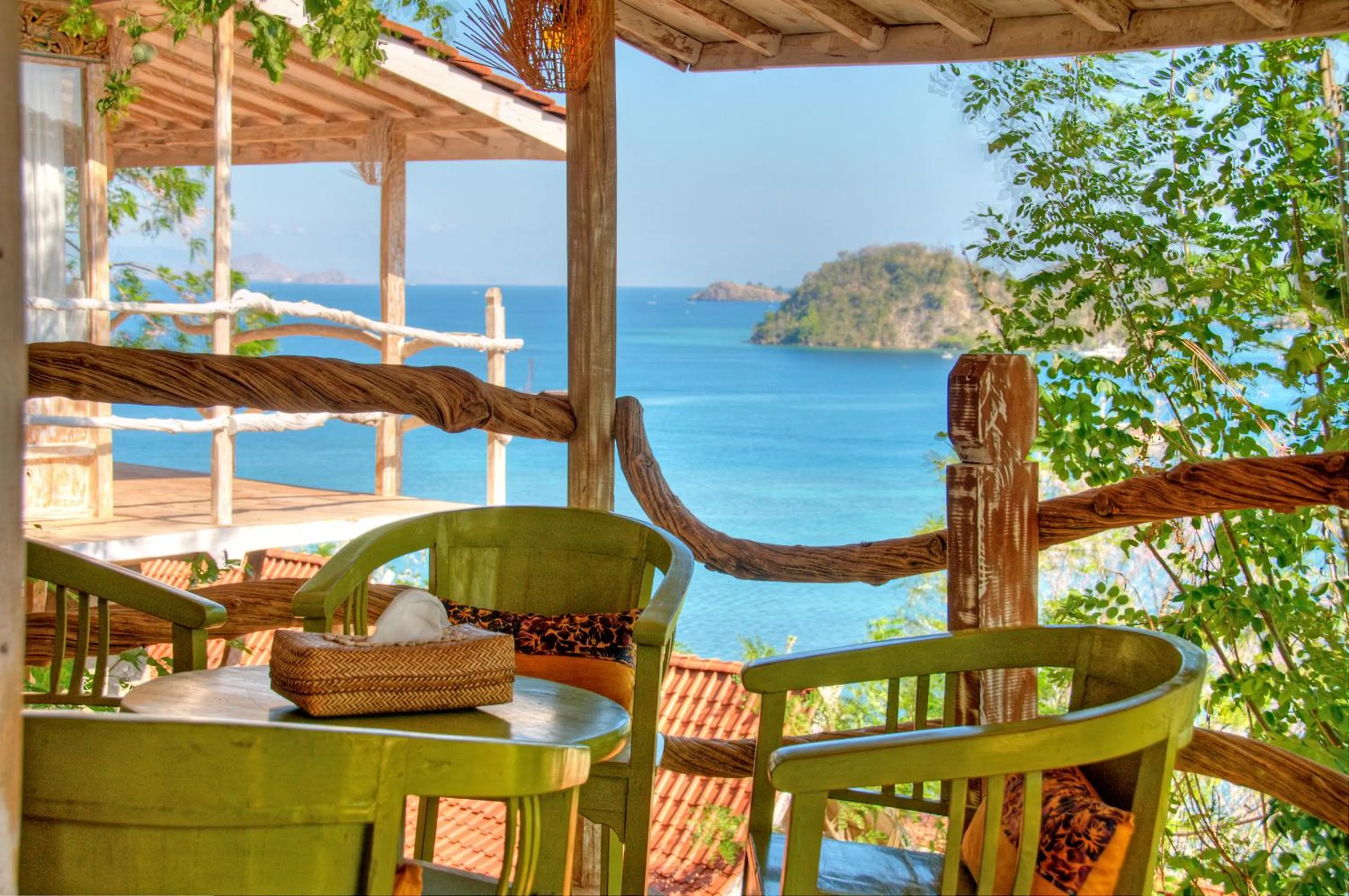 Restaurant/places to eat in Selini Hills