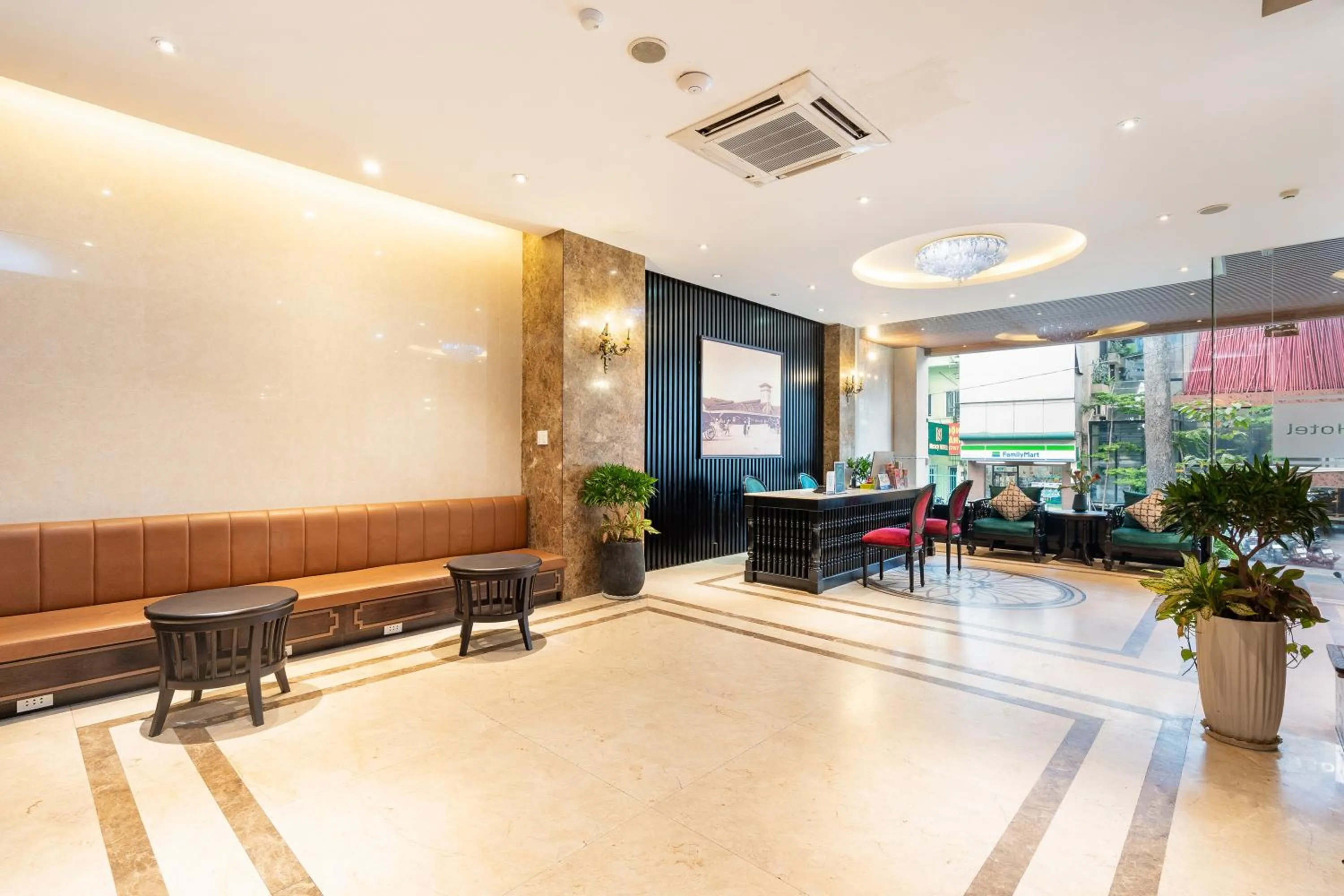concierge in Nicecy Hotel - Bui Thi Xuan Street