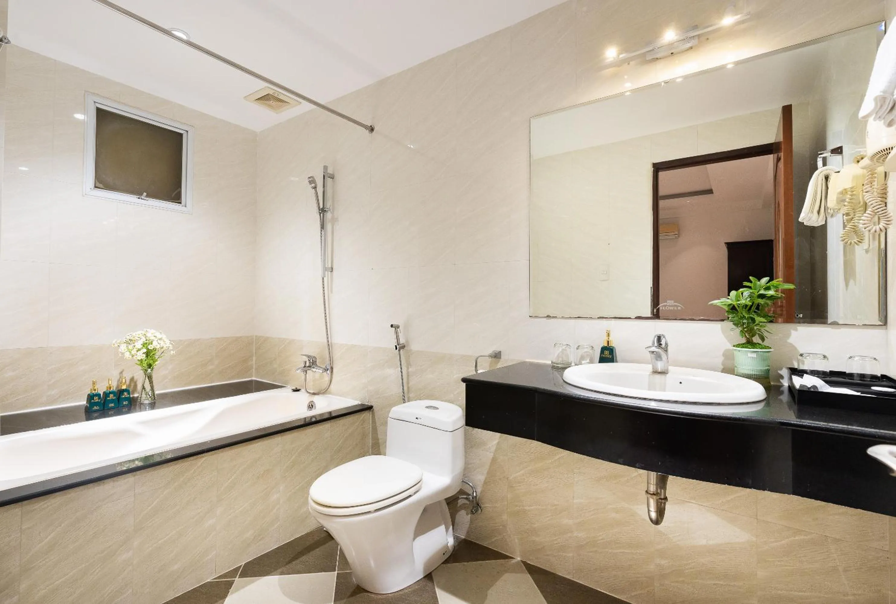 Toilet in Nicecy Hotel - Bui Thi Xuan Street