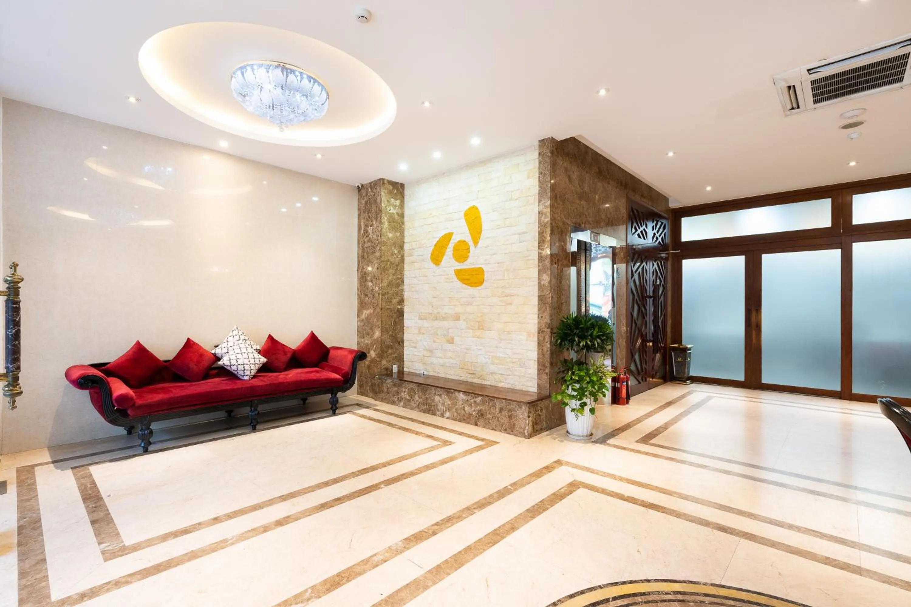 Communal lounge/ TV room in Nicecy Hotel - Bui Thi Xuan Street