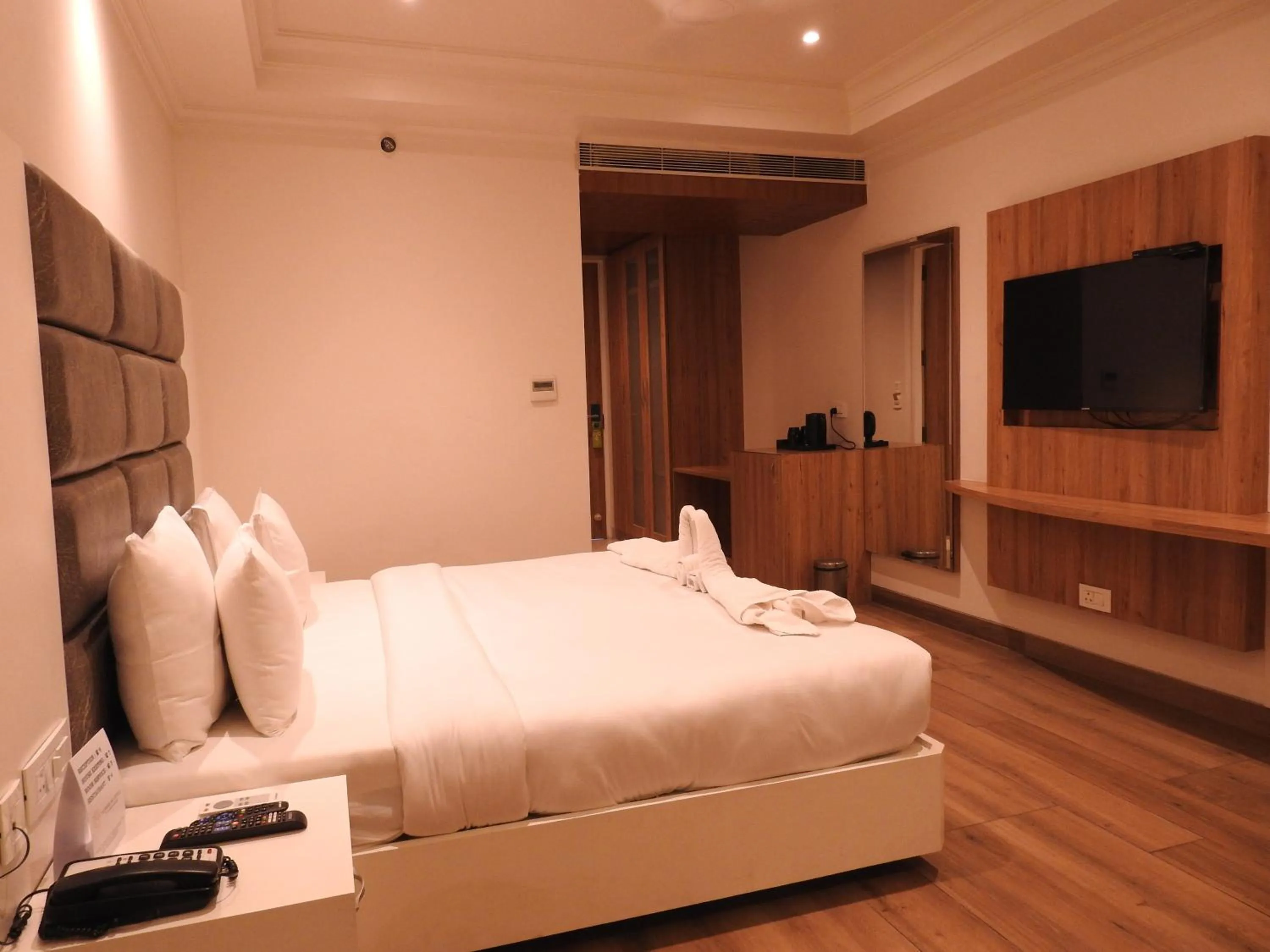 TV and multimedia, Bed in Sapphire Sky Hotel