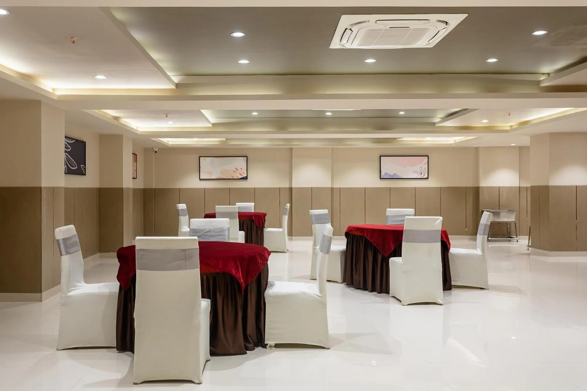 Banquet/Function facilities in FabHotel Orange Oasis