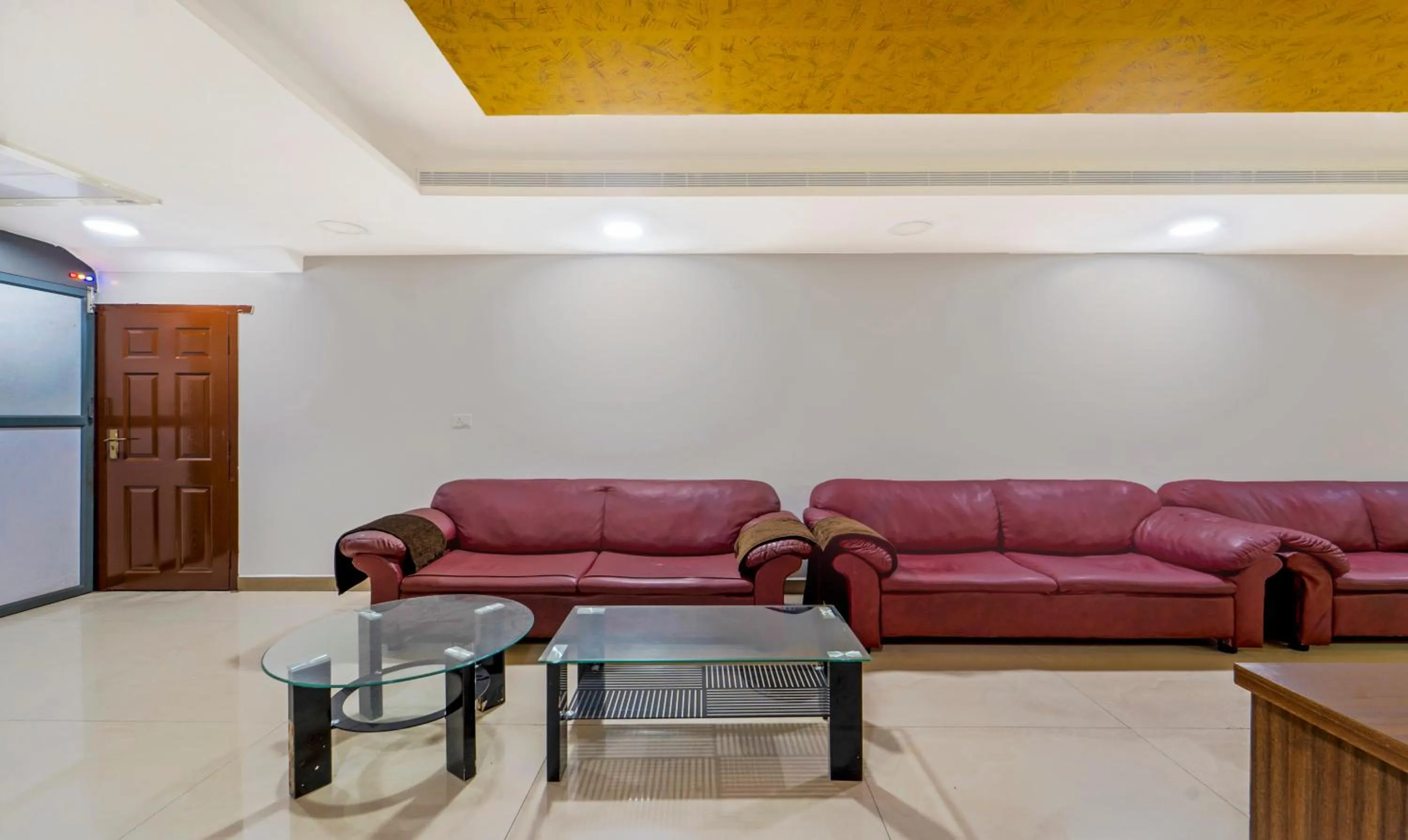 Seating area in Treebo NGH Transit