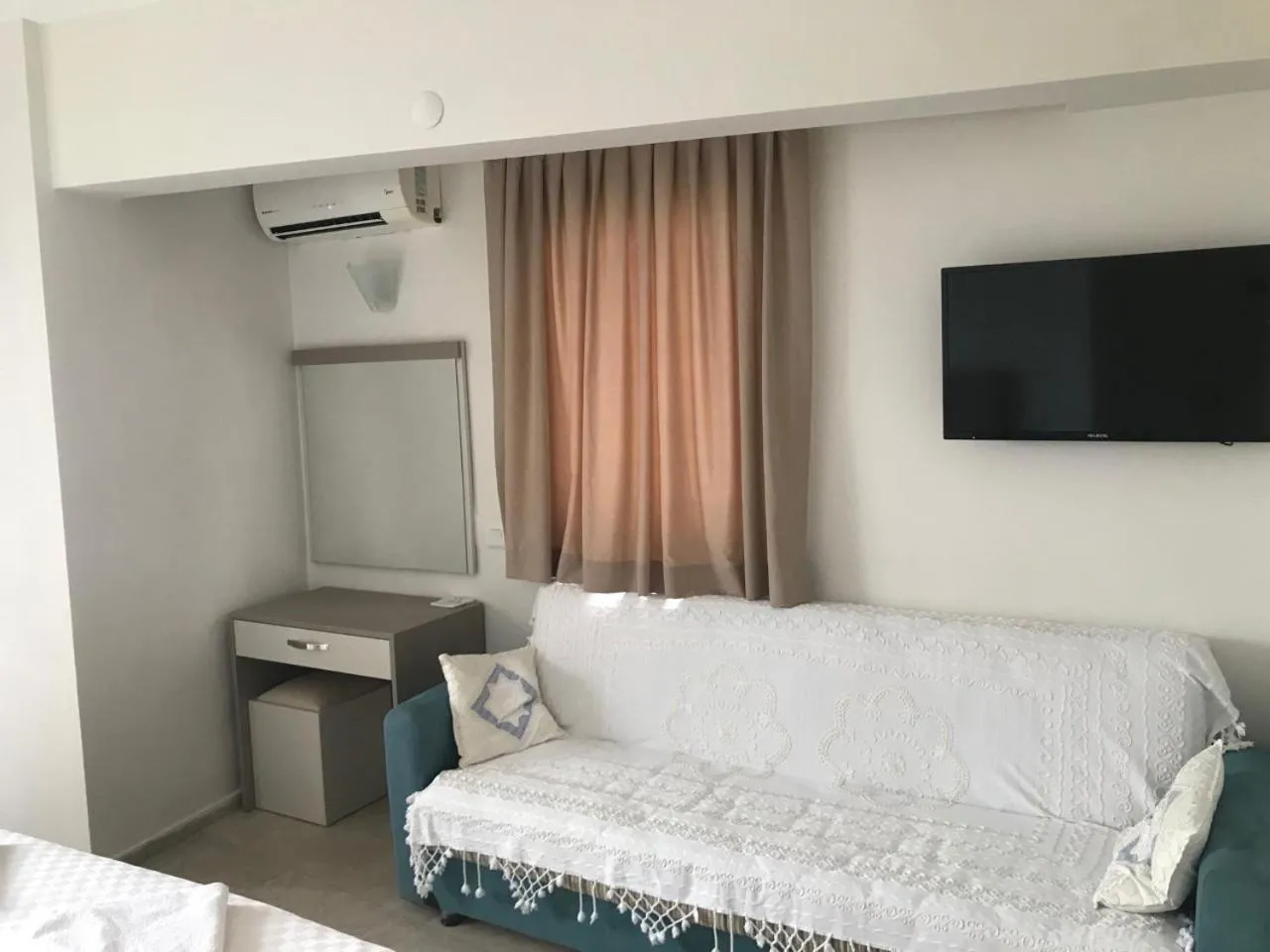 Communal lounge/ TV room in Can Apartments