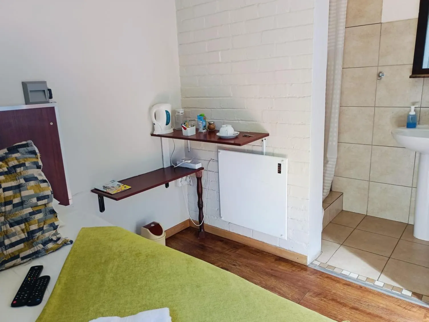 Photo of the whole room in 21 On Coetzee Guest House