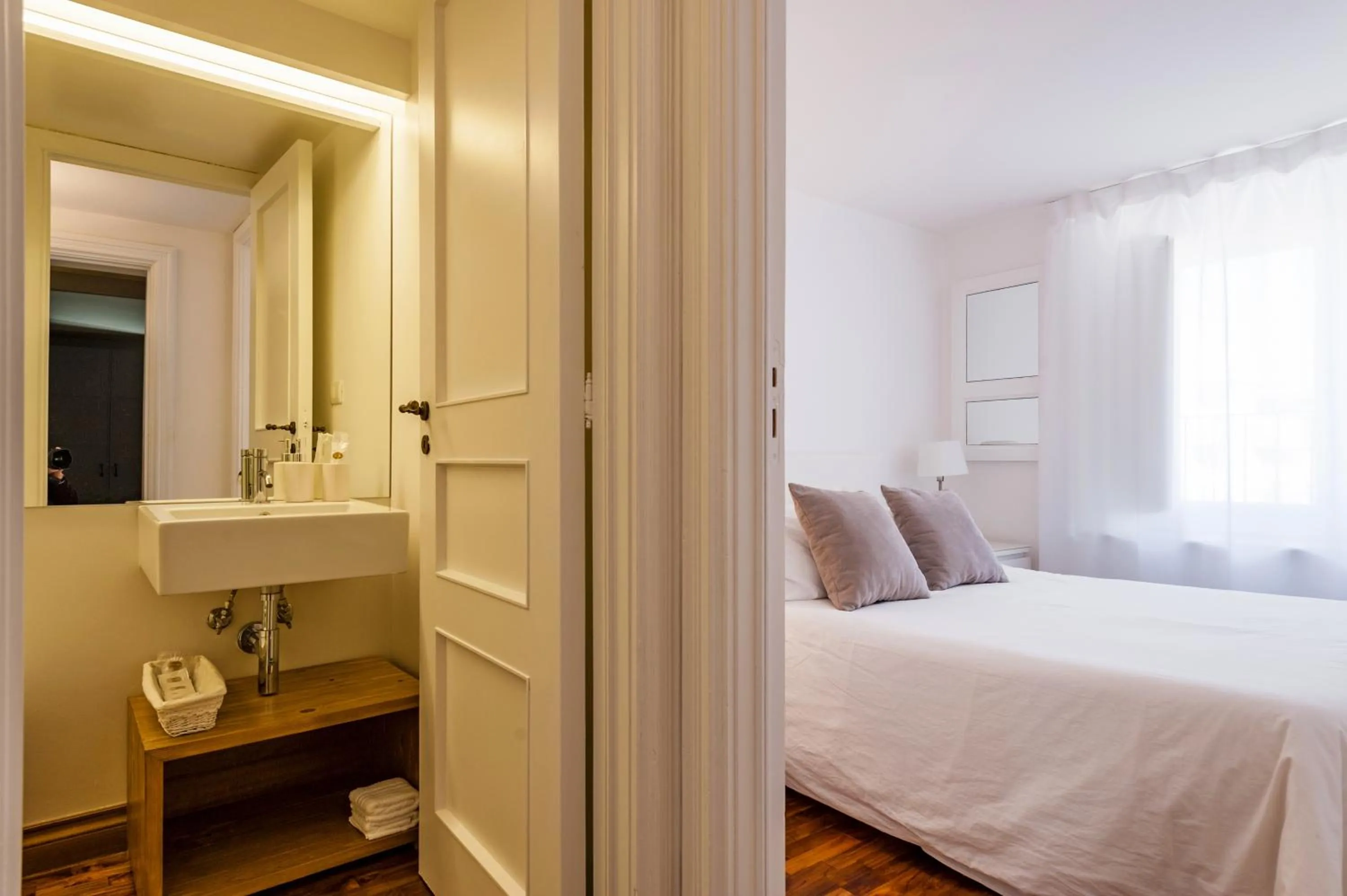 Bathroom, Bed in Ferrini Home - Residence 150