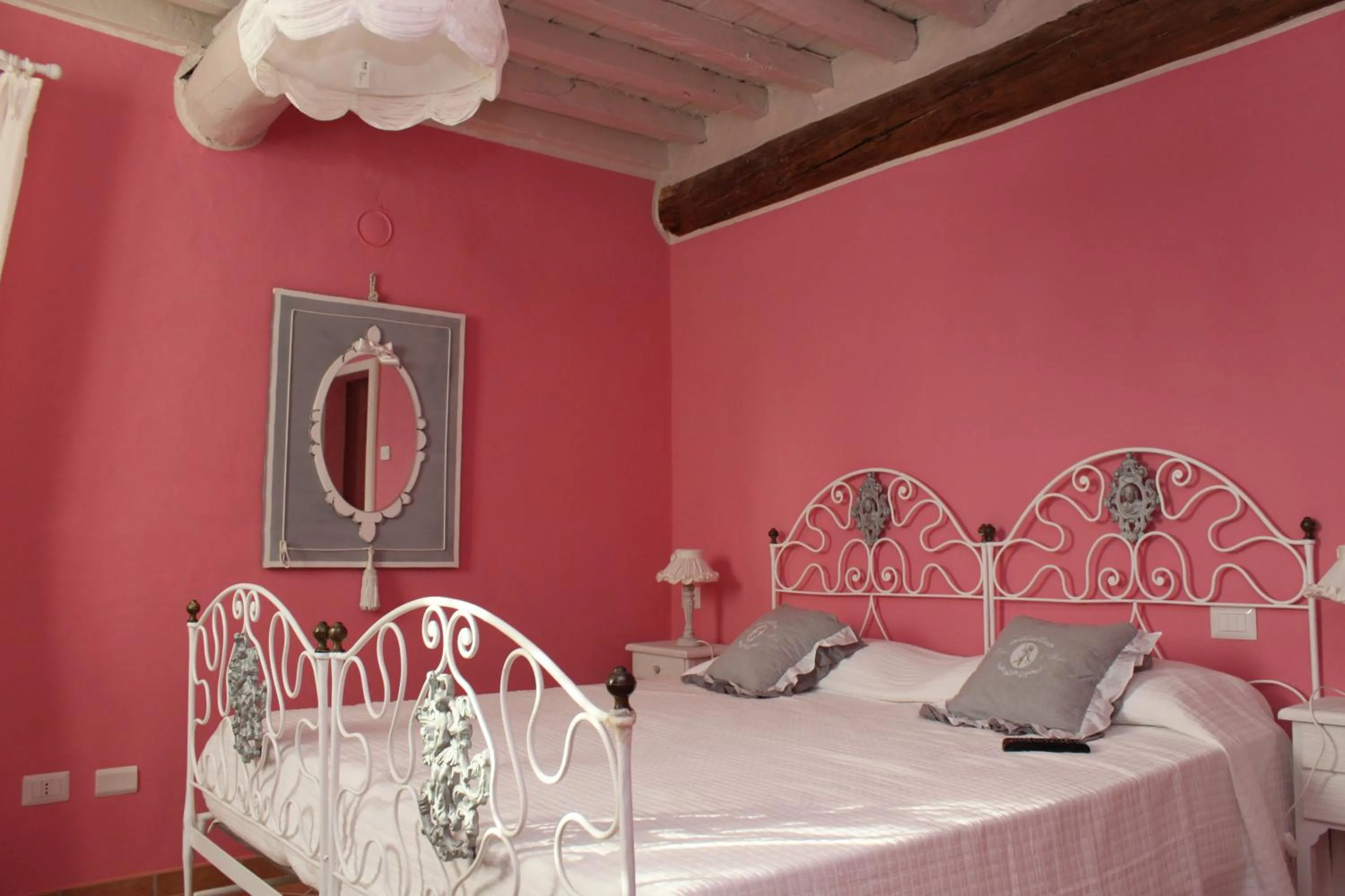 Bed in B&B La Torre a Revere