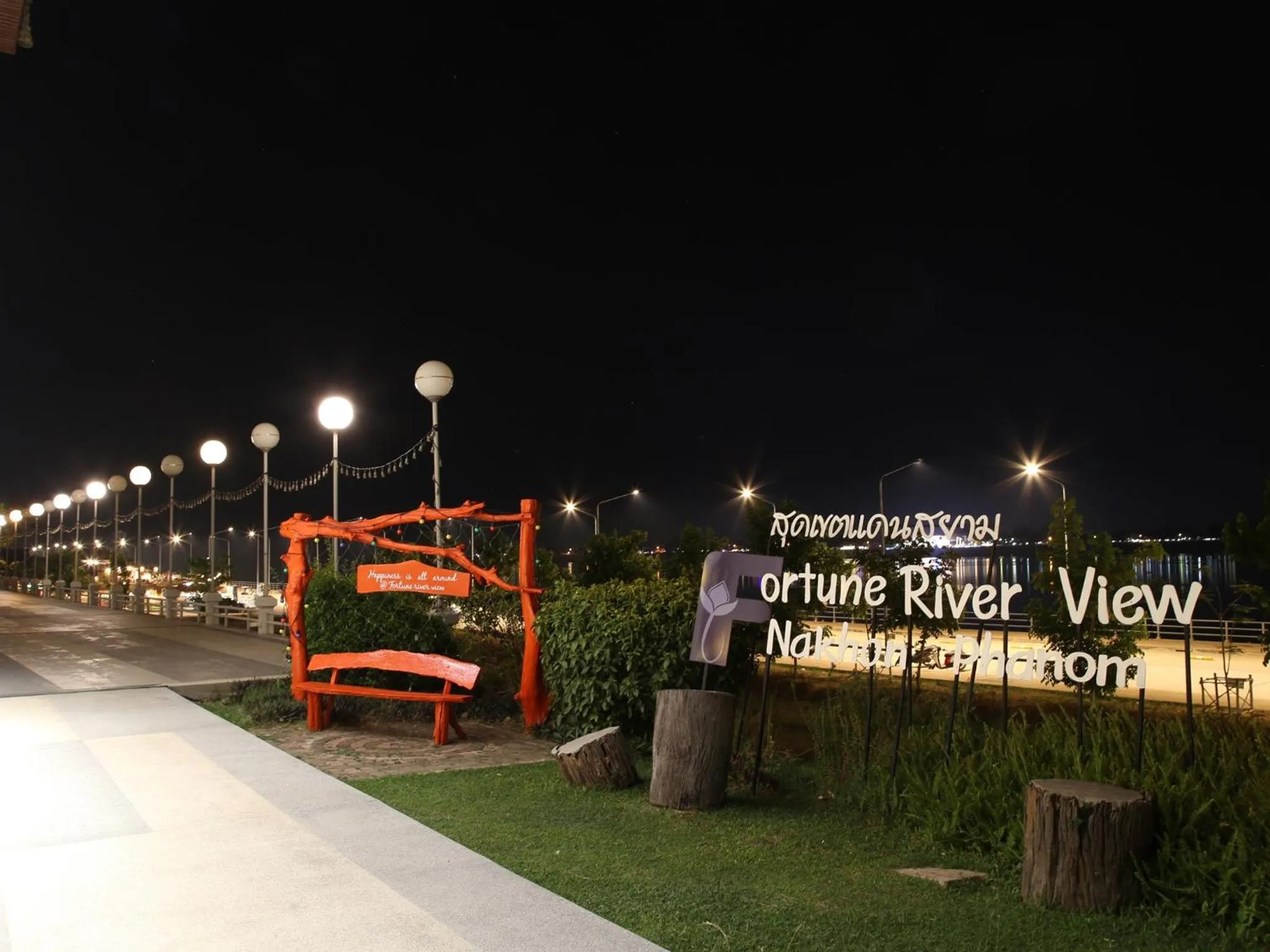 Night in Fortune River View Hotel Nakhon Phanom