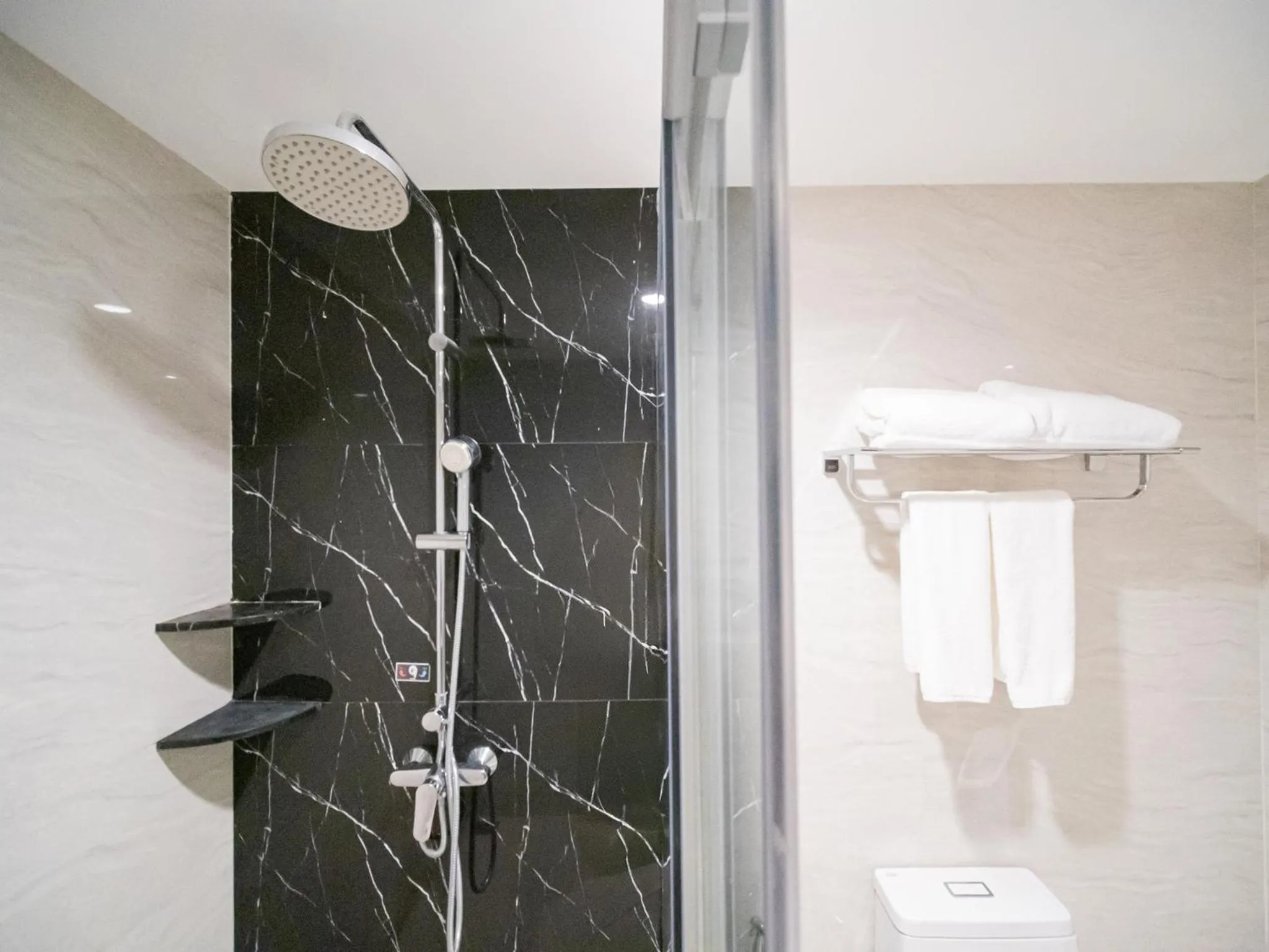 Shower in Fortune River View Hotel Nakhon Phanom