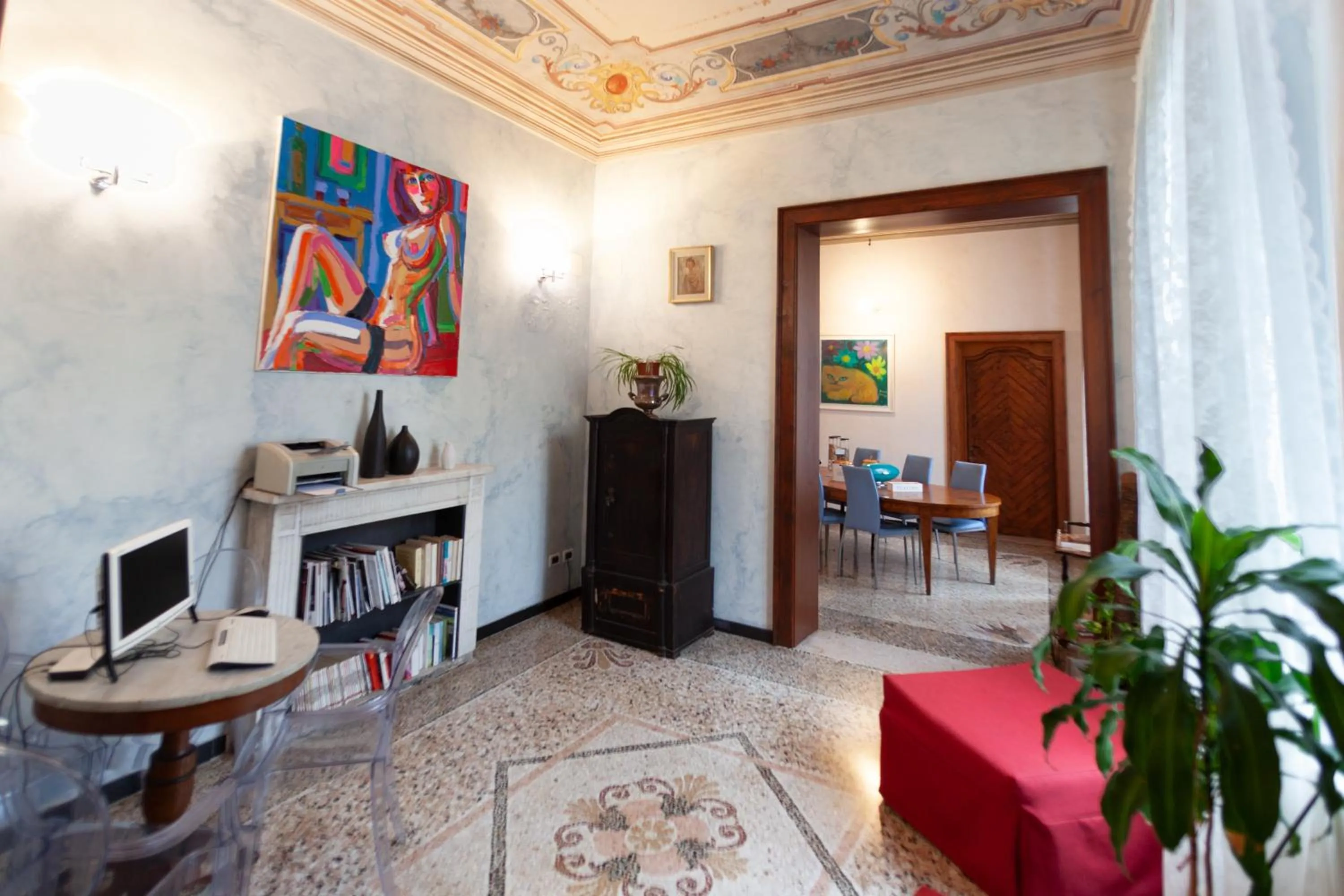 Communal lounge/ TV room in Due Papi